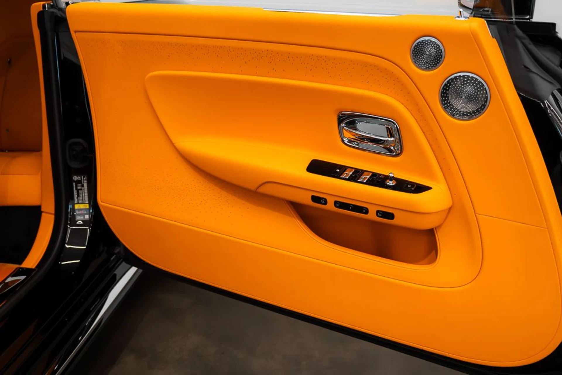 mph024_2661623496_rolls_royce_spectre_2024_jpg_v_1773863537_d4f438f267