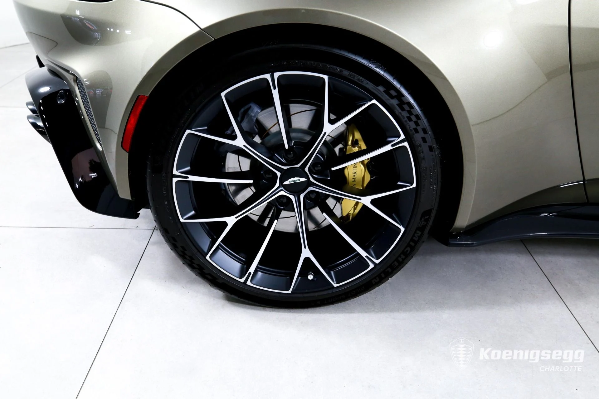 mph024_2661717550_Used_2026_Aston_Martin_Vantage_S_Roadster_1782838317_d8565d46a3