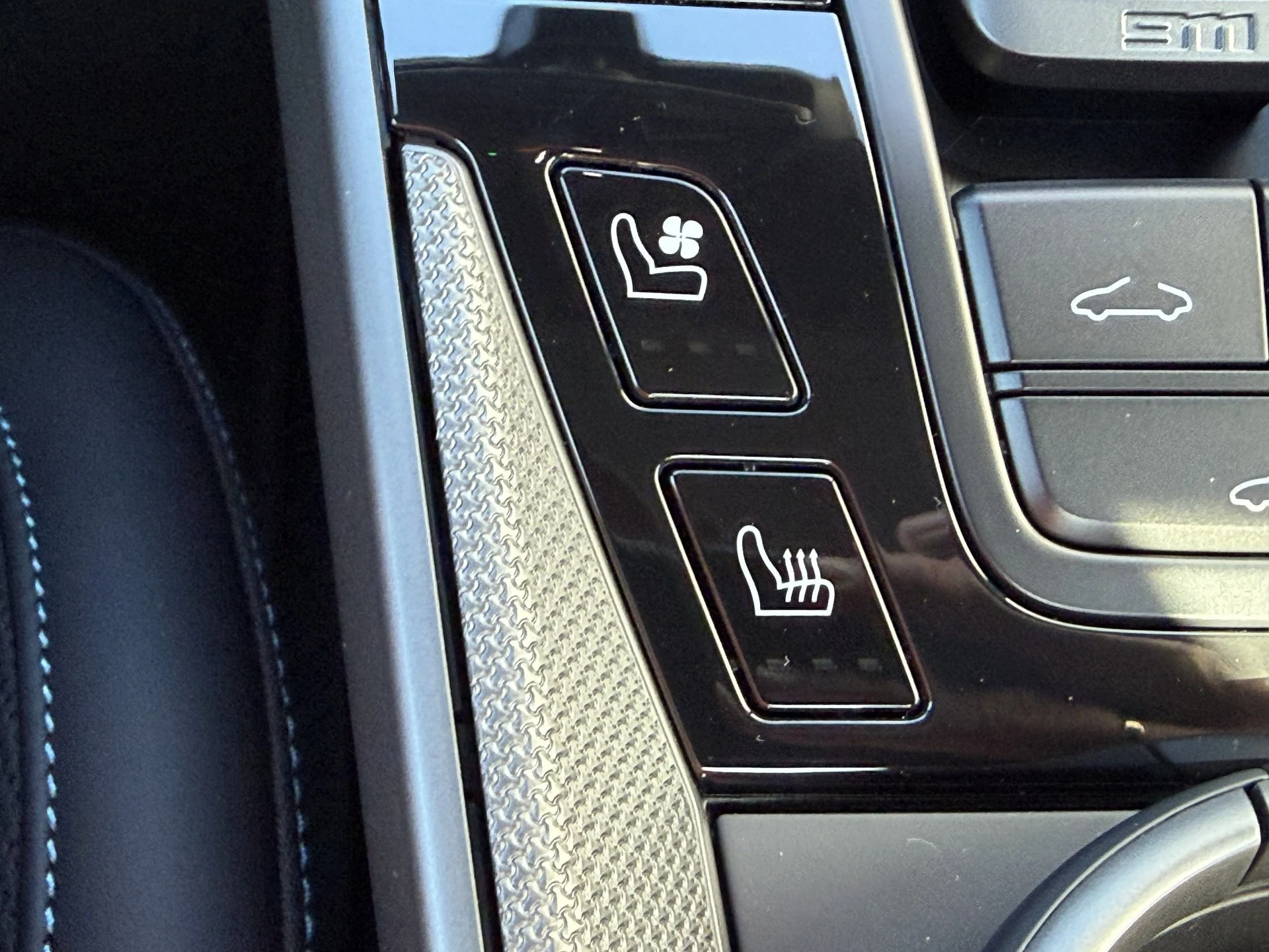 mph024_2676445978_df296d8ec7a20343be036b8950127d1bx_c7509b7401