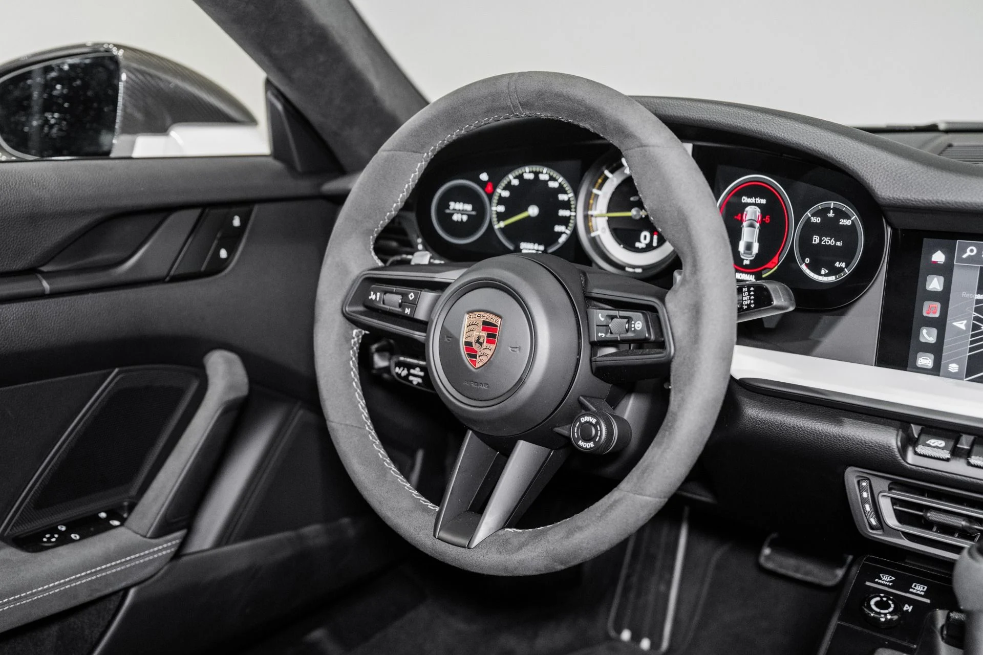 mph024_2685352087_Used_2022_Porsche_911_GT_3_1767714919_6198ecf533