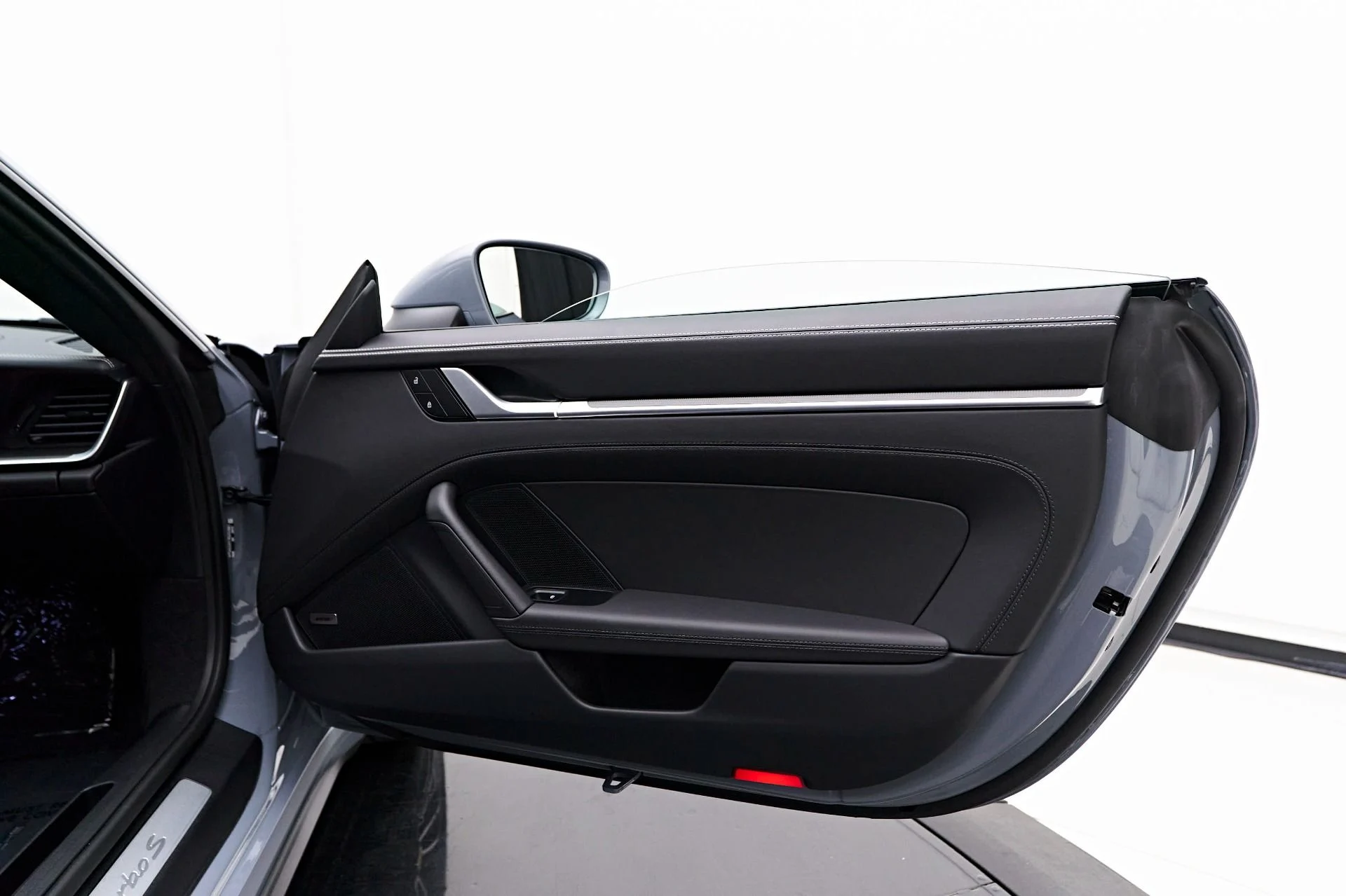 mph024_2697073517_Used_2024_Porsche_911_Turbo_S_1723857576_29ef664336