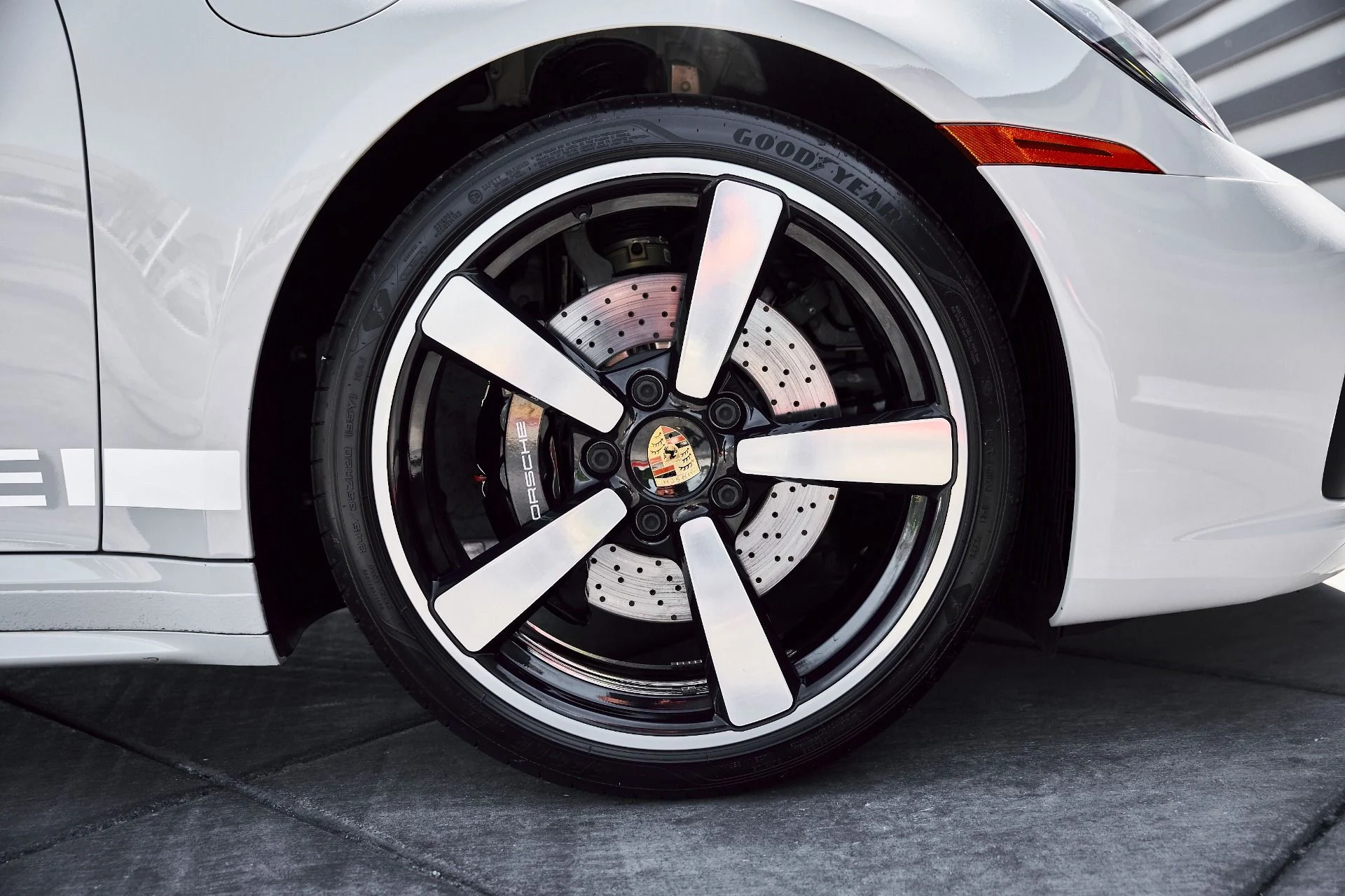 mph024_2700896599_Used_2021_Porsche_911_Targa_4_S_1774544035_59c096dd98