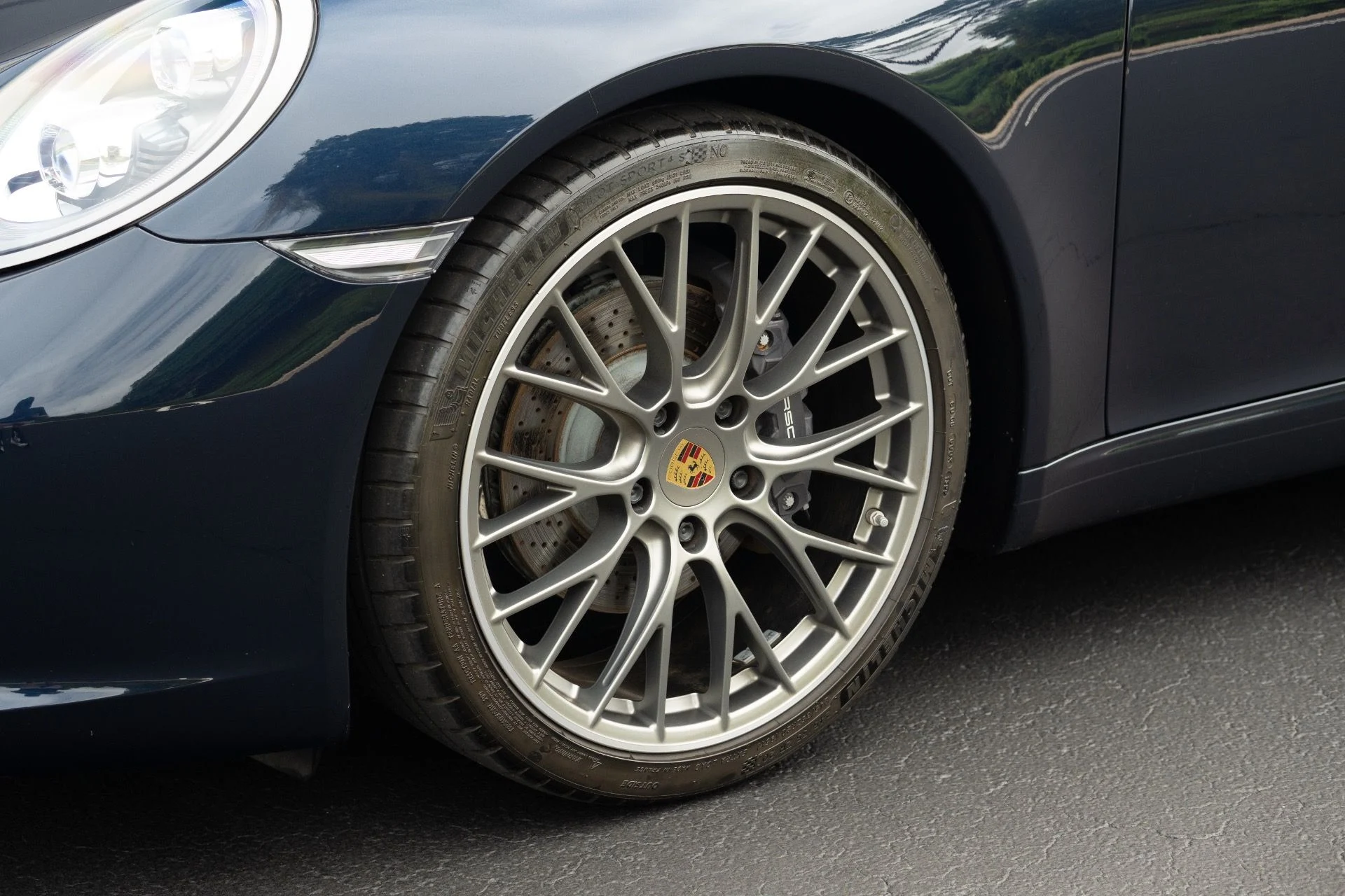 mph024_2705518249_Used_2019_Porsche_911_Carrera_1759430060_dada4e41a5