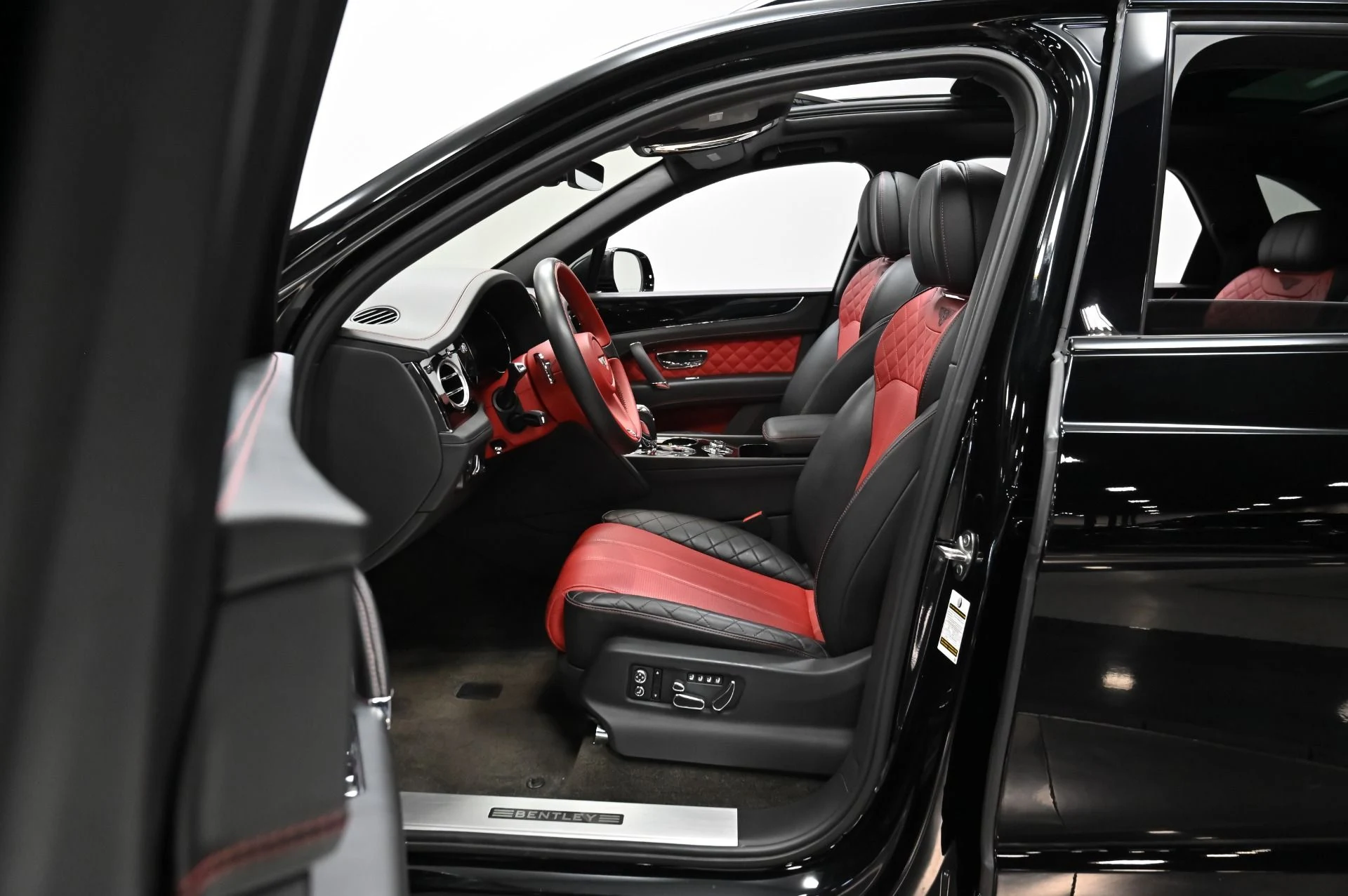 mph024_2705555295_Used_2018_Bentley_Bentayga_W12_1759788100_3fccac0525