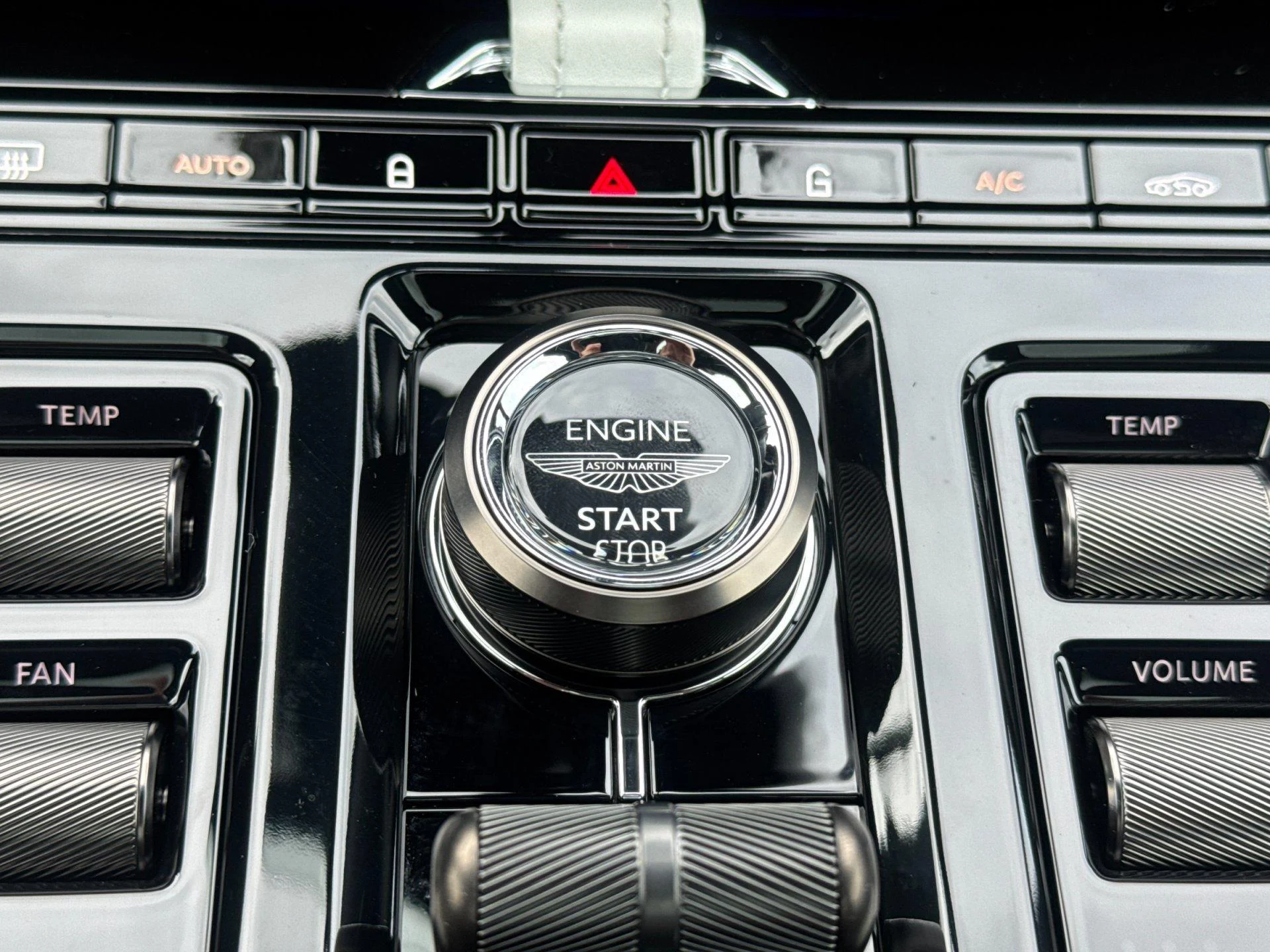 mph024_2707642390_New_2026_Aston_Martin_DBX_S_1793357272_82b44f319a