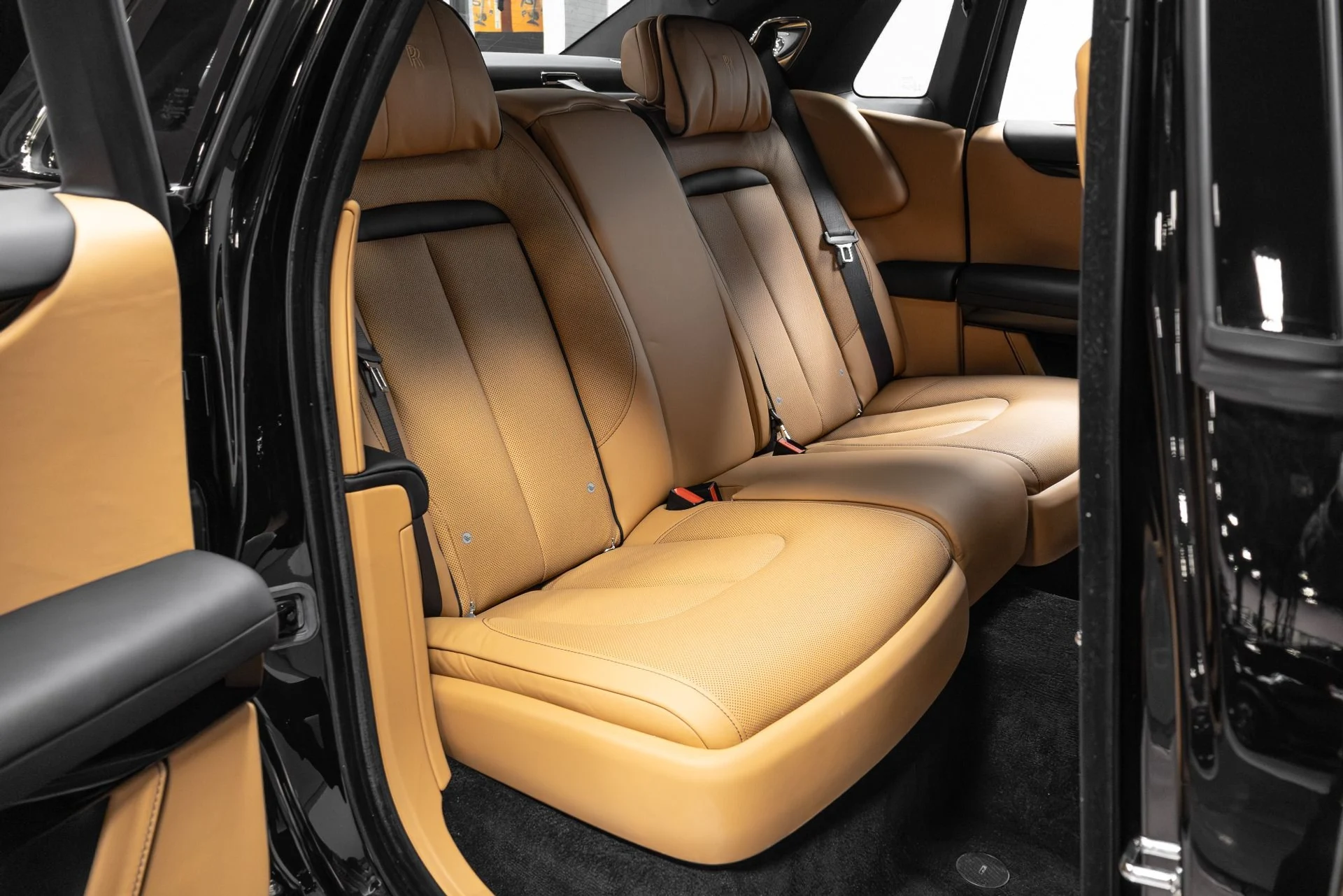 mph024_2711570932_Used_2022_Rolls_Royce_Ghost_1767138760_74caf342ef