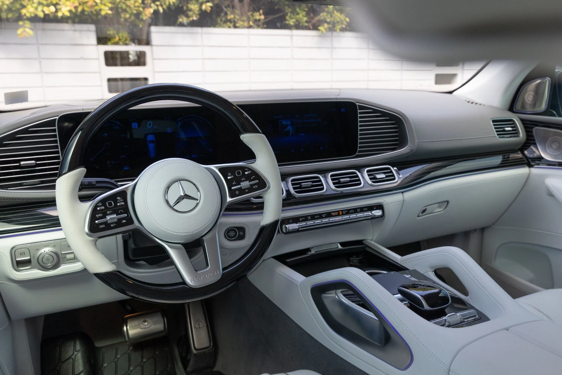 mph024_2729305261_Used_2023_Mercedes_Benz_GLS_Mercedes_Maybach_GLS_600_4_MATIC_1745963964_3c55e38386