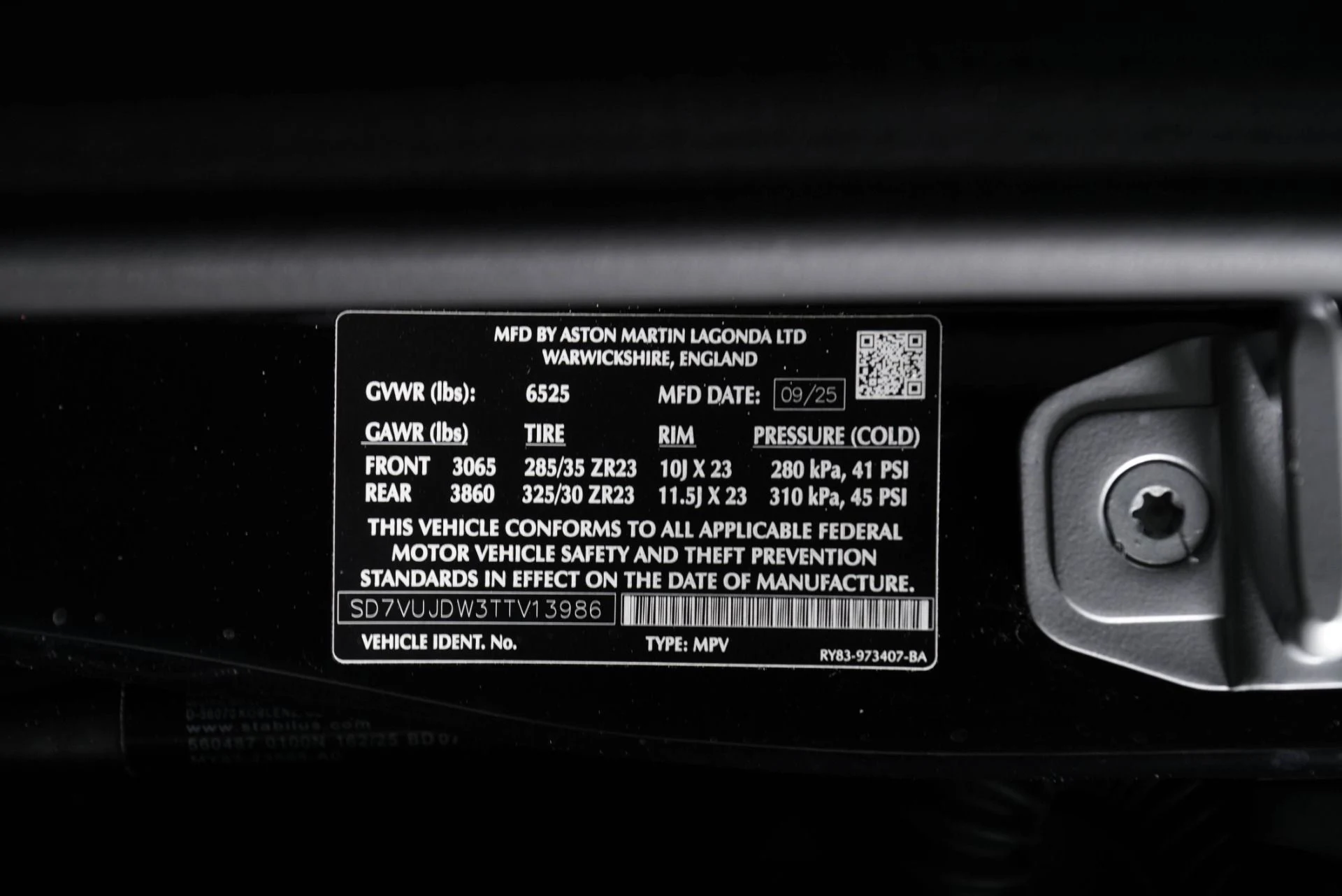 mph024_2741452820_New_2026_Aston_Martin_DBX_707_1765560873_99be966c85