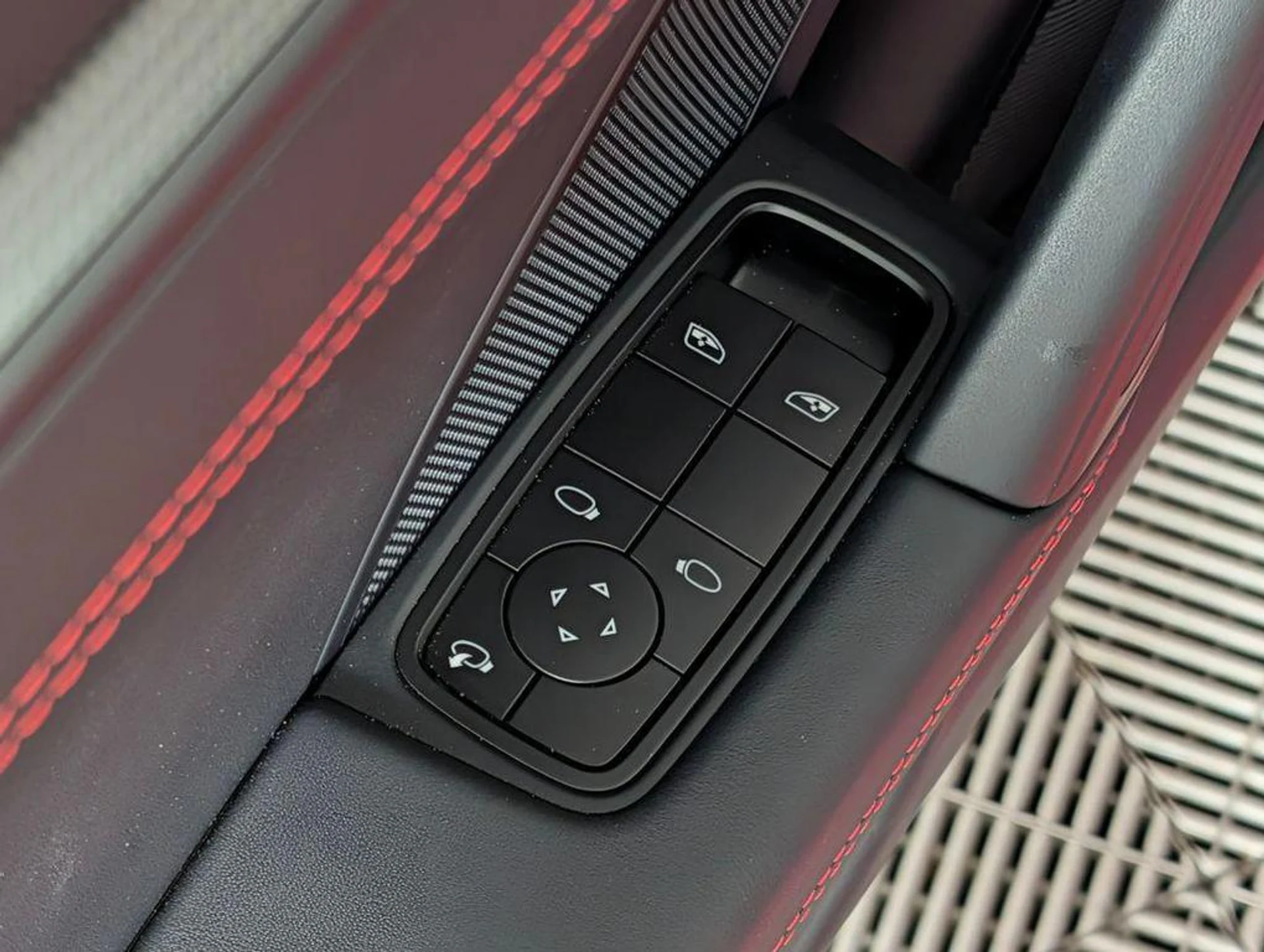 mph024_274227022_UD_Boh_Zq4_Sca_Q8l_Rn_Mo_Np0ek1m_Ik_c6176bcfc6