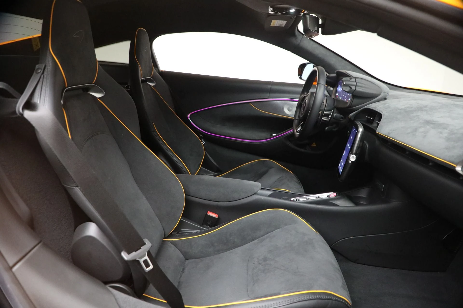 mph024_2742558262_Used_2024_Mc_Laren_Artura_Performance_74a4c76bb0