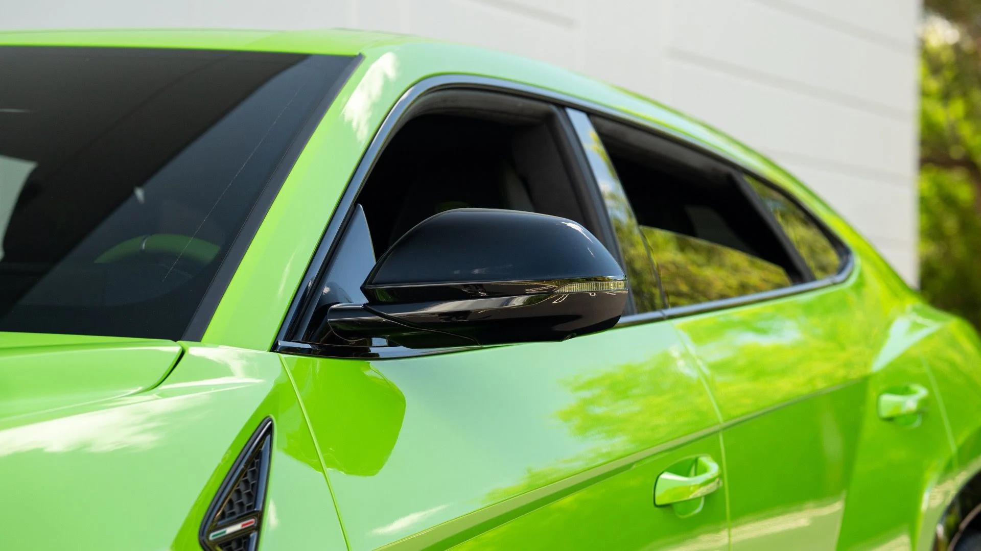 mph024_274564030_Used_2023_Lamborghini_Urus_S_1755804892_61ce98040b
