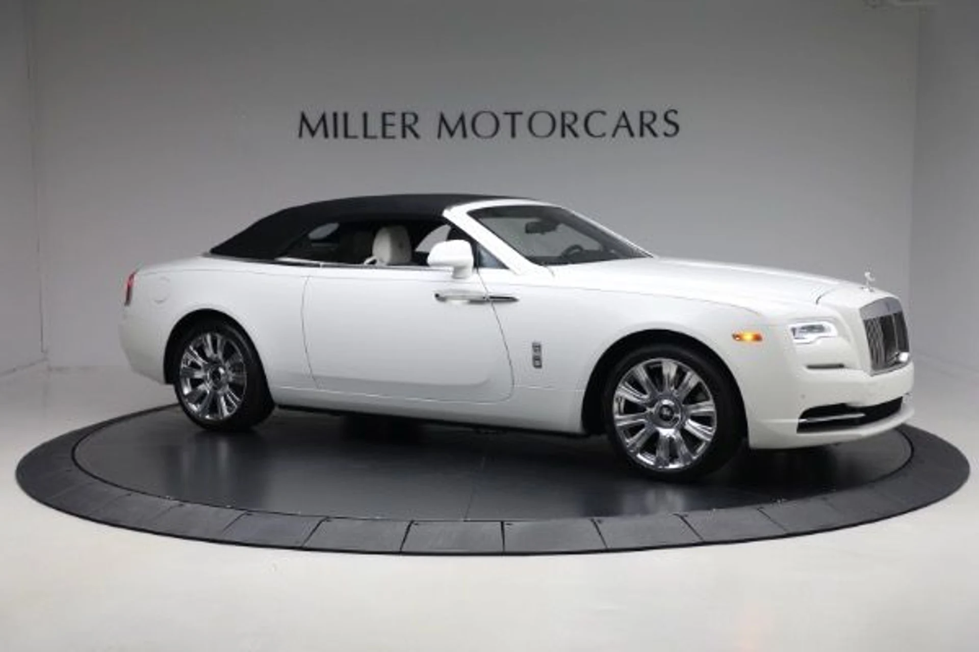 mph024_2750410423_Used_2018_Rolls_Royce_Dawn_38a58b65f5