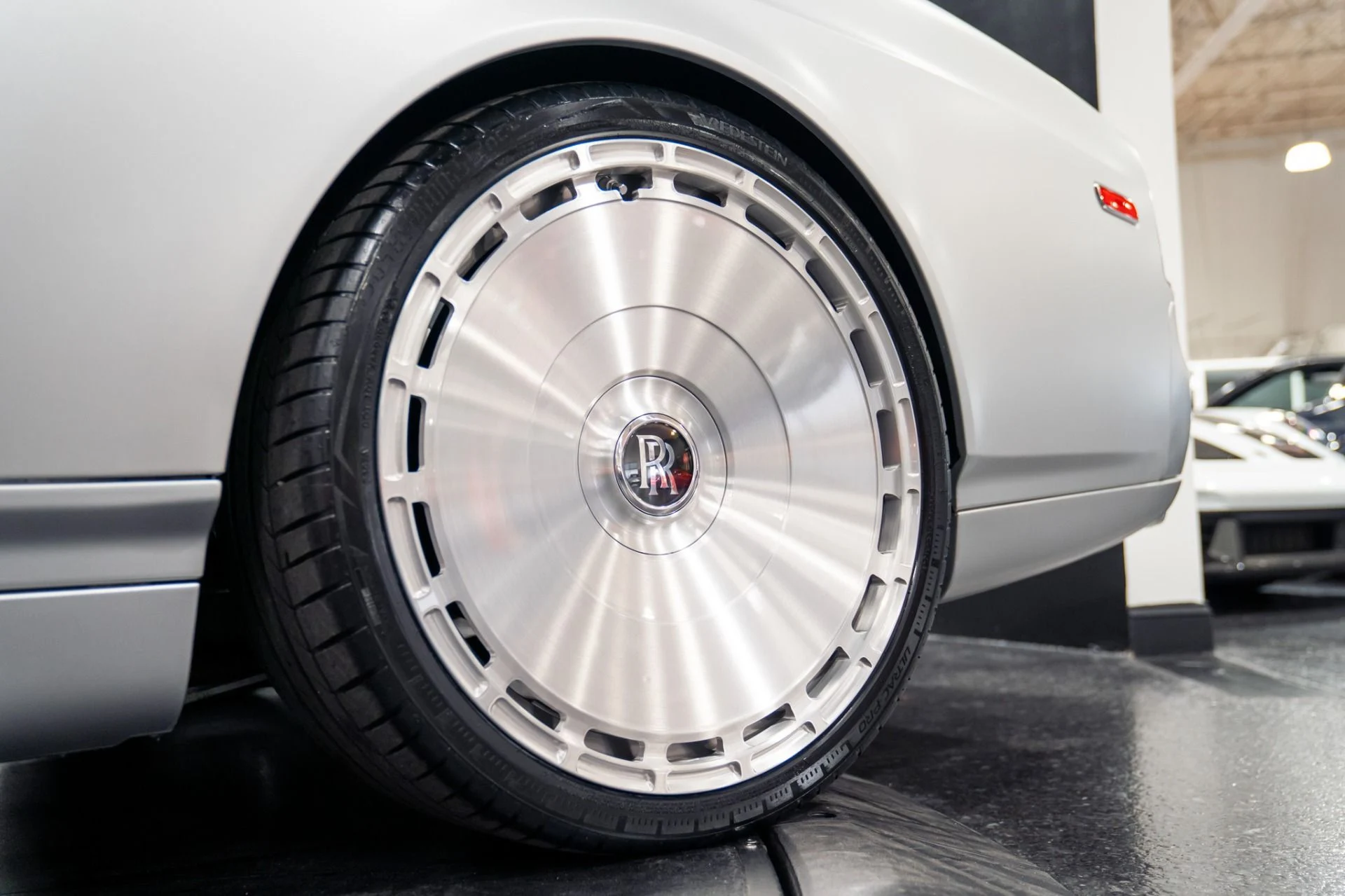 mph024_2755028496_Used_2014_Rolls_Royce_Phantom_Drophead_Coupe_1785564931_19b18ddf7f