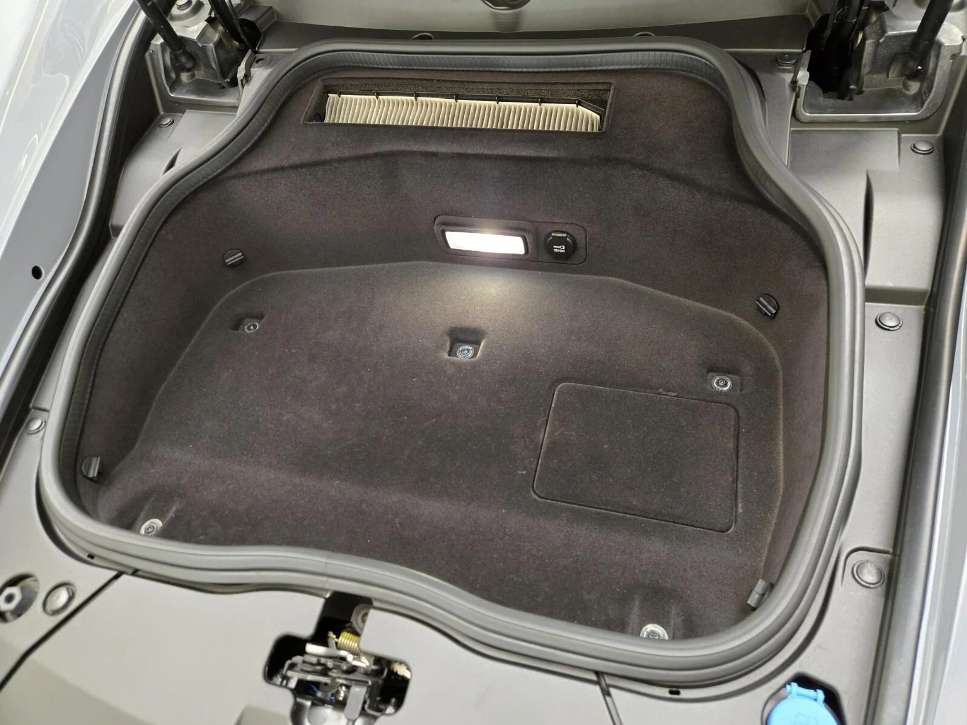 mph024_2767570369_Used_2023_Maserati_MC_20_Cielo_1777354581_8490b42f7c