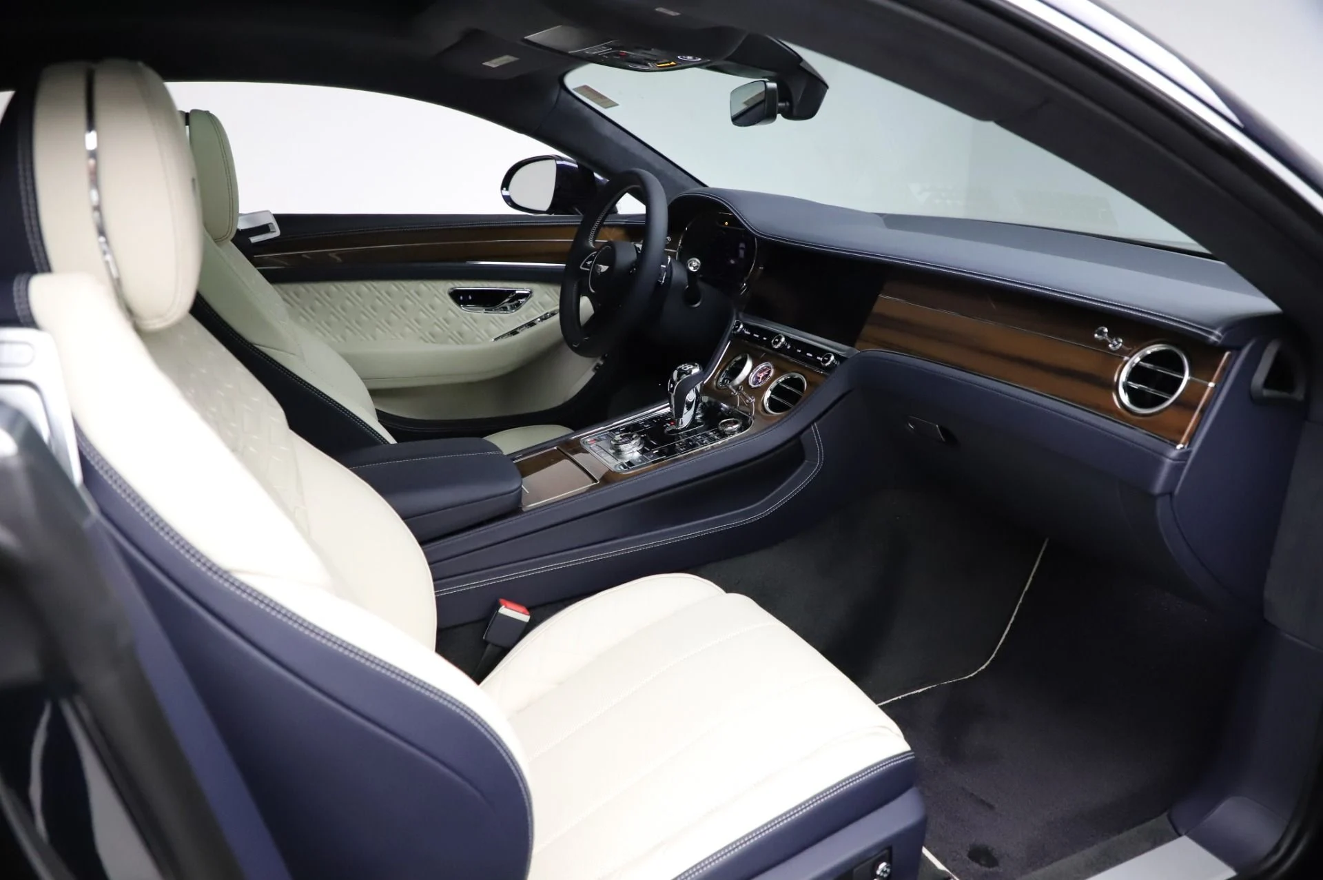 mph024_277101315_Used_2021_Bentley_Continental_GT_V8_56b9cb14a4