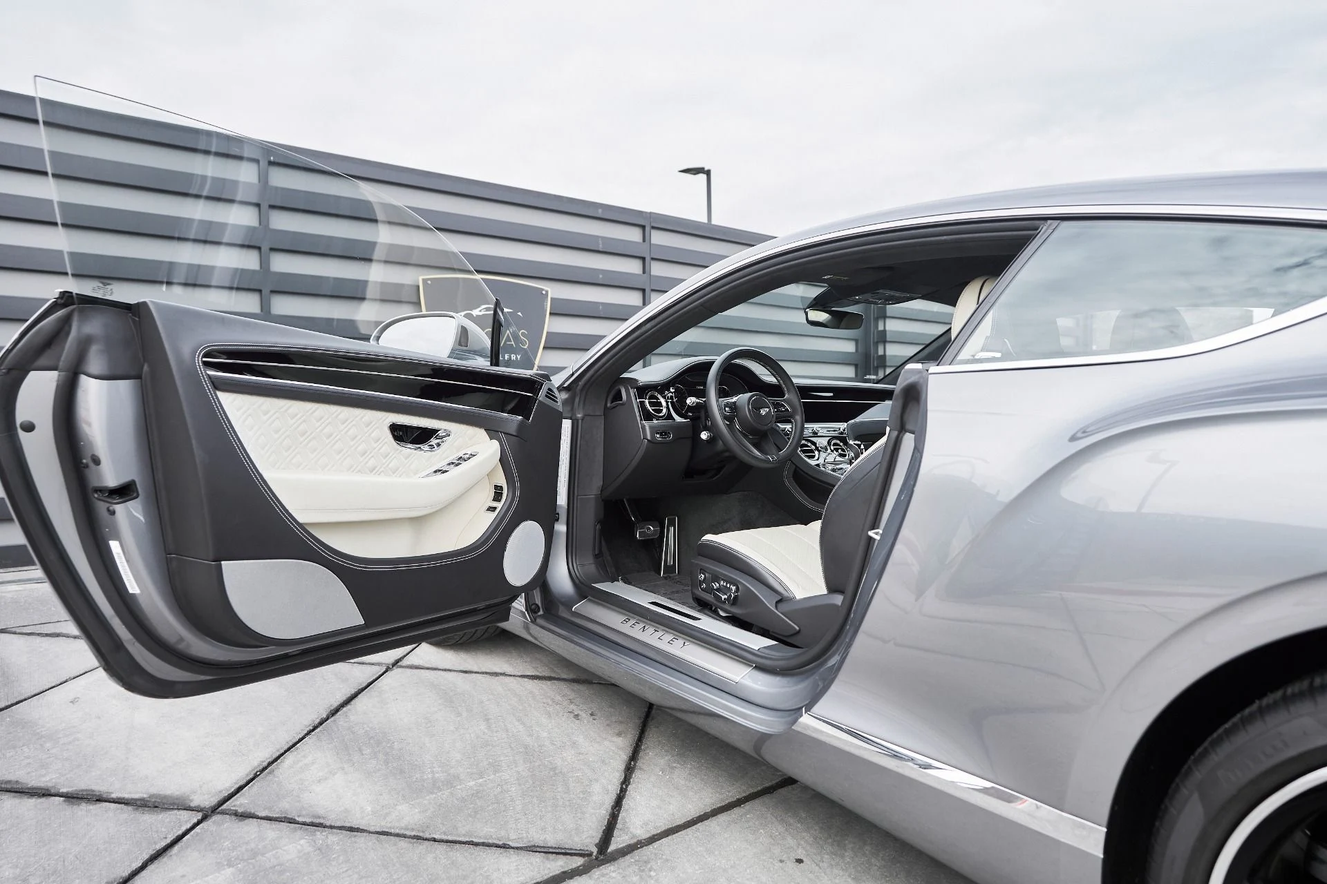 mph024_2774879116_Used_2021_Bentley_Continental_GT_V8_1764018698_2d86c1ac80