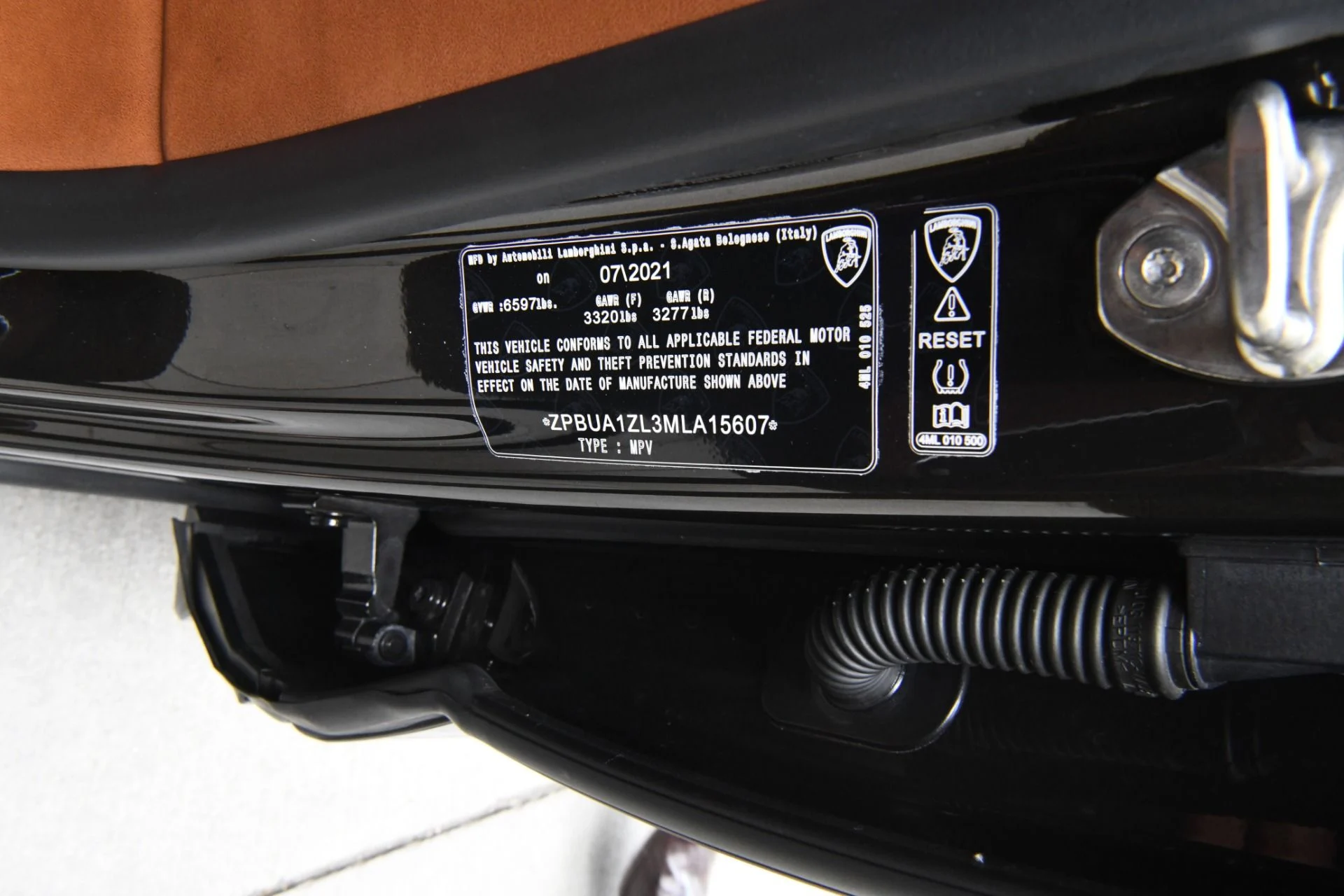 mph024_2775358552_Used_2021_Lamborghini_Urus_1748030633_862edcb129