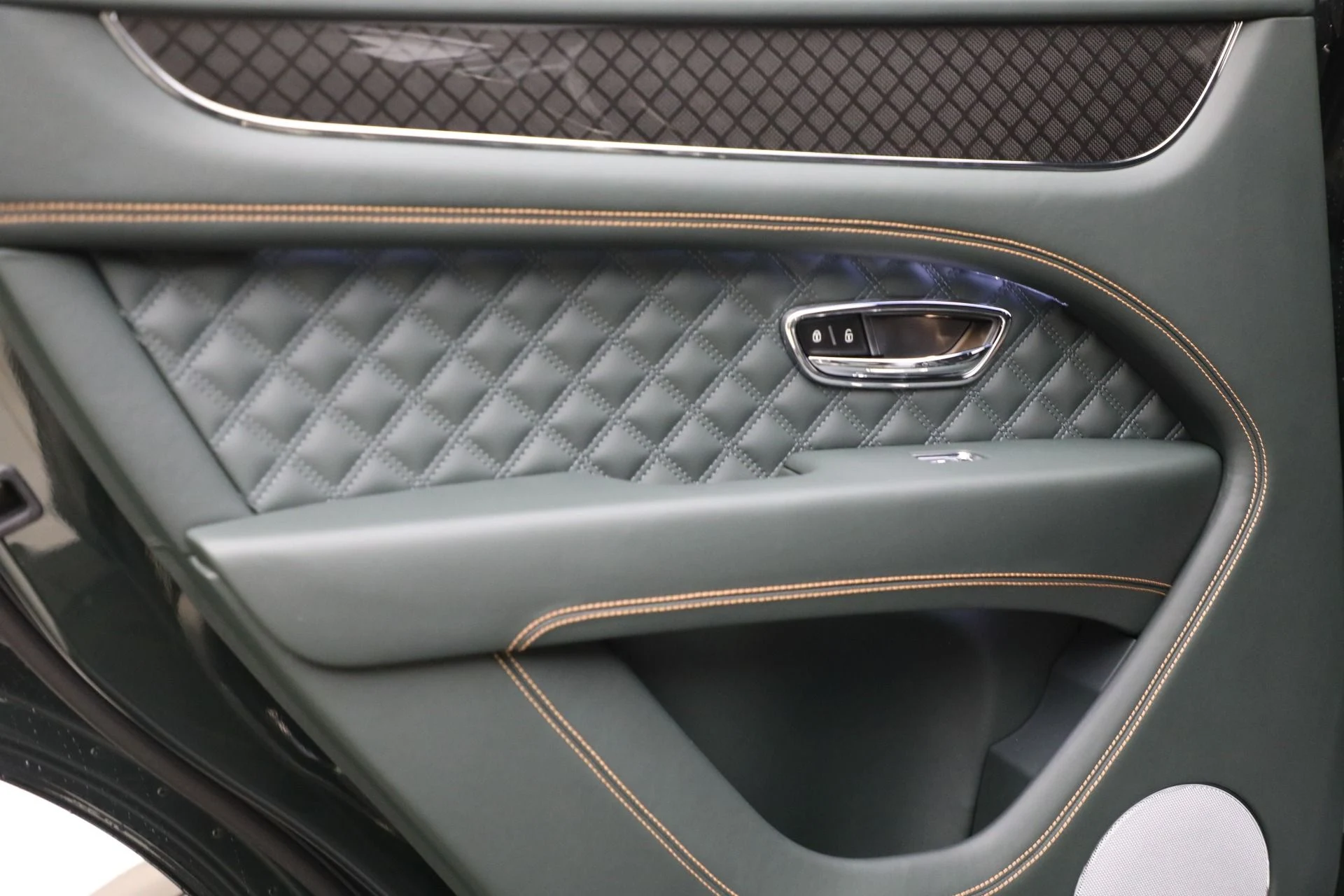 mph024_2777017835_New_2025_Bentley_Bentayga_S_Black_Edition_6e477213fd