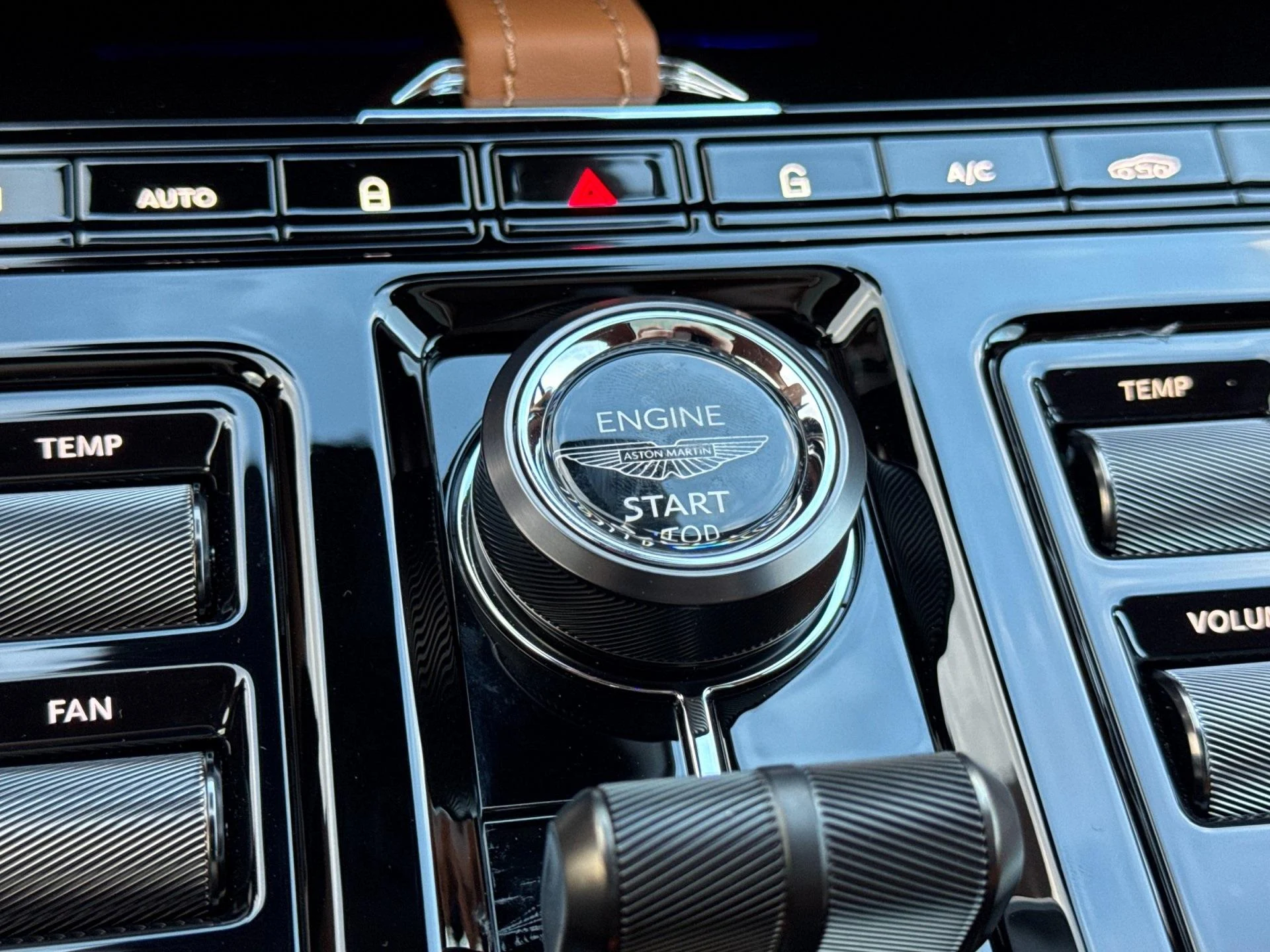 mph024_278221225_New_2026_Aston_Martin_DBX_707_1767798694_6a3bef6541