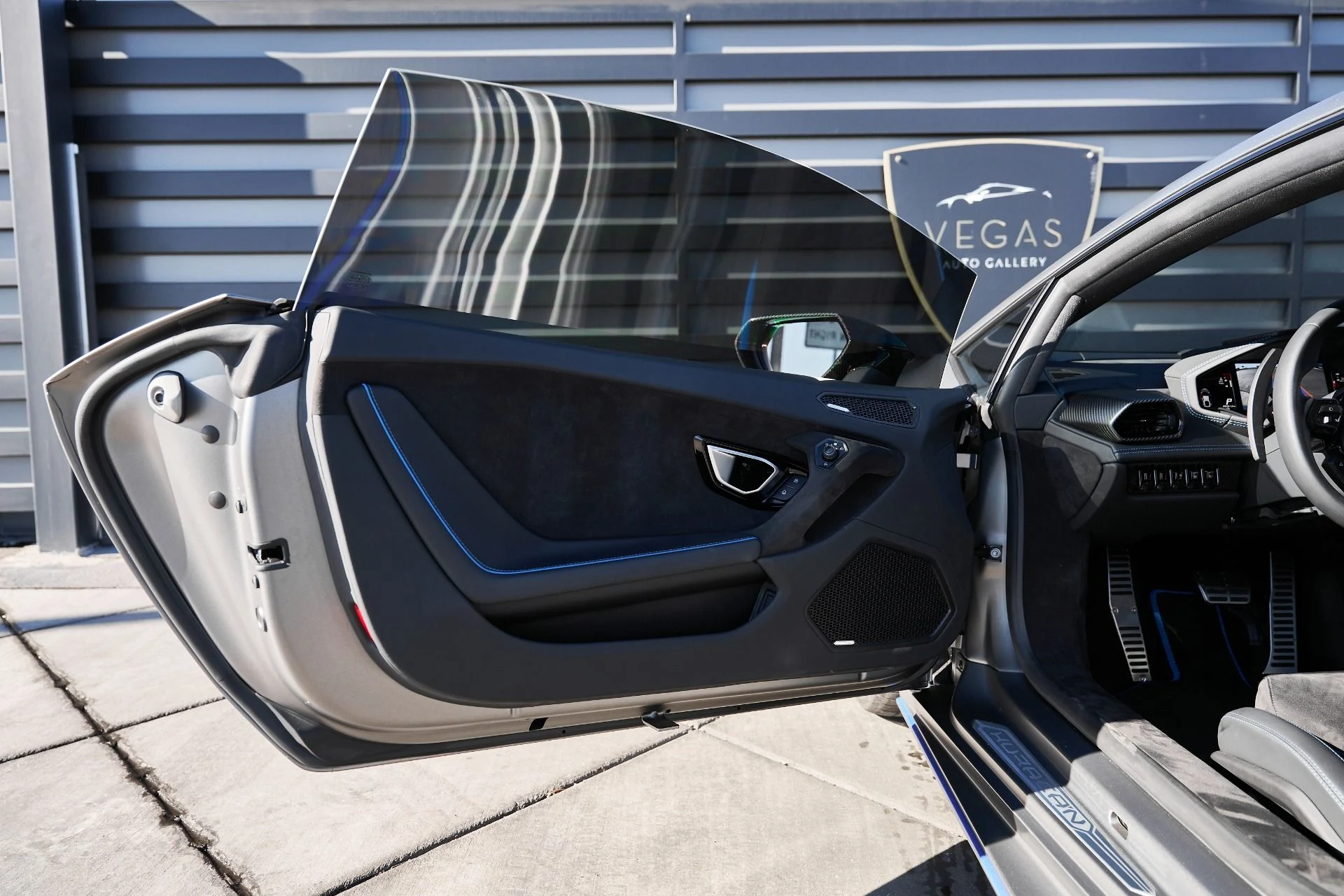 mph024_2782649071_Used_2023_Lamborghini_Huracan_Tecnica_Base_1766024579_30bf138760