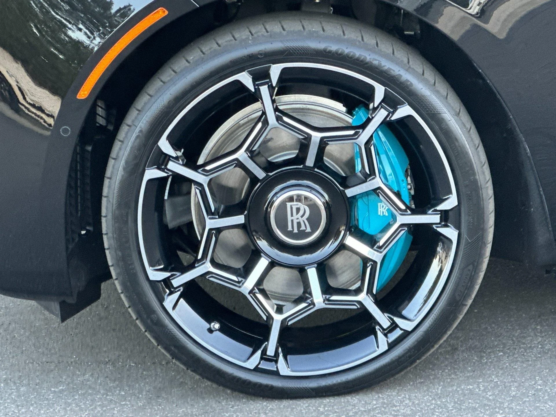 mph024_2783900232_New_2026_Rolls_Royce_Black_Badge_Ghost_1765033541_36851ec8f1