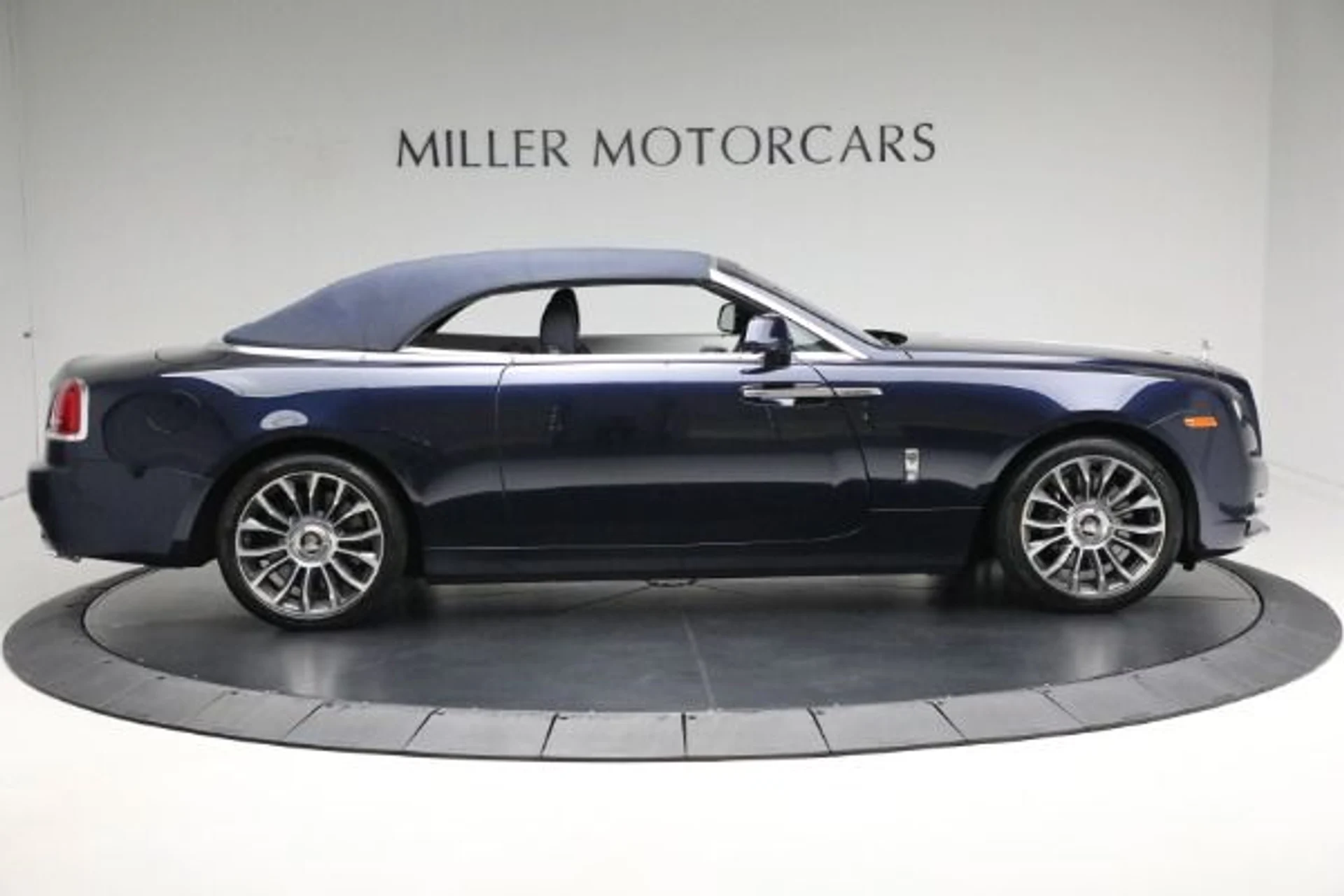 mph024_278418134_Used_2018_Rolls_Royce_Dawn_589f0f49dd