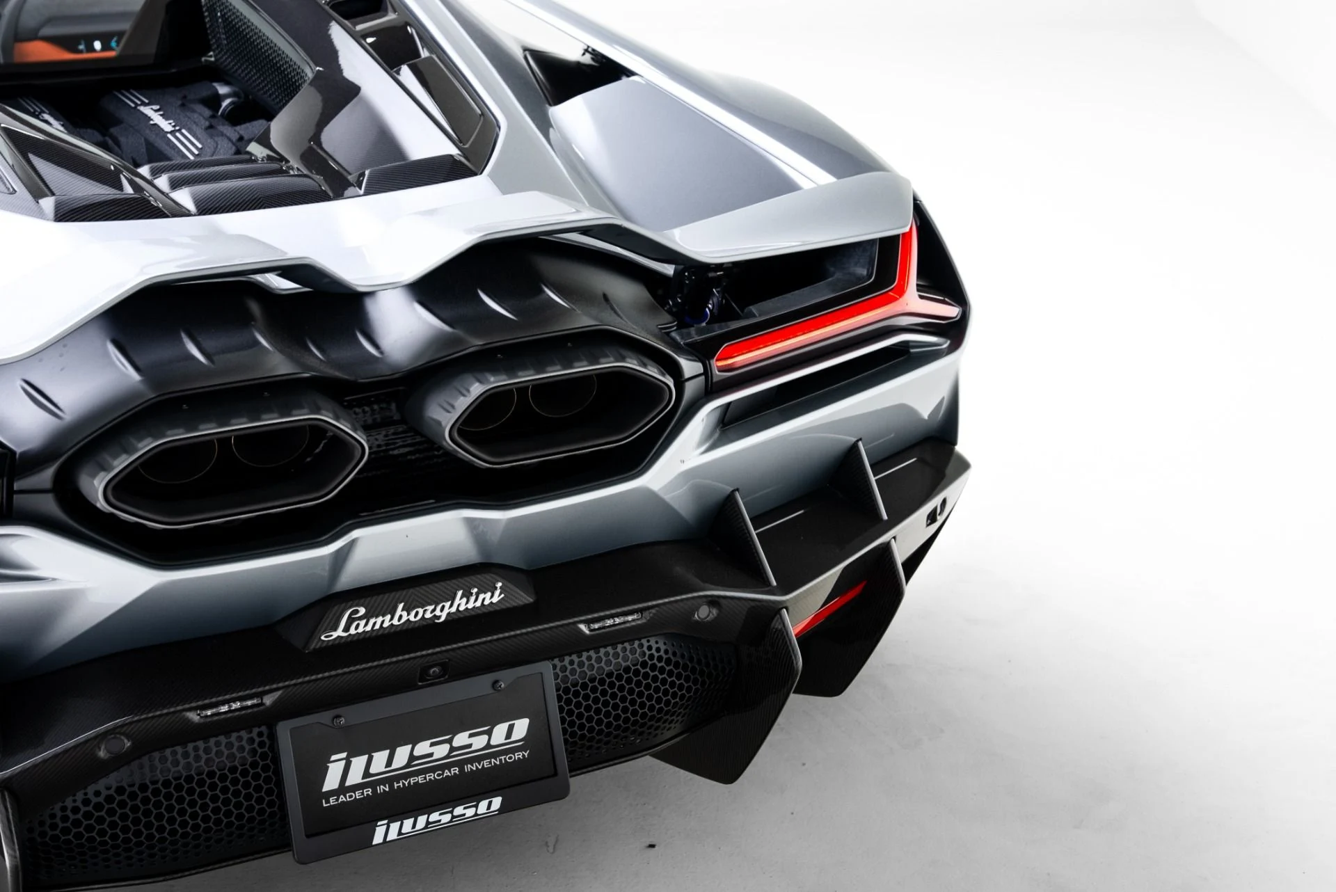 mph024_2797358711_Used_2025_Lamborghini_Revuelto_1770663111_754bfed8da
