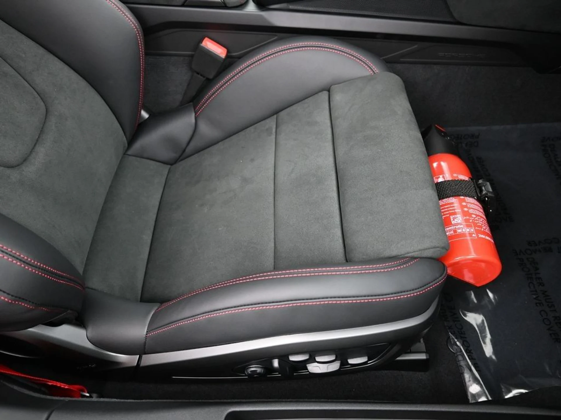 mph024_2806732733_d8683499c5432491872d398a45419053_658e6ce98e