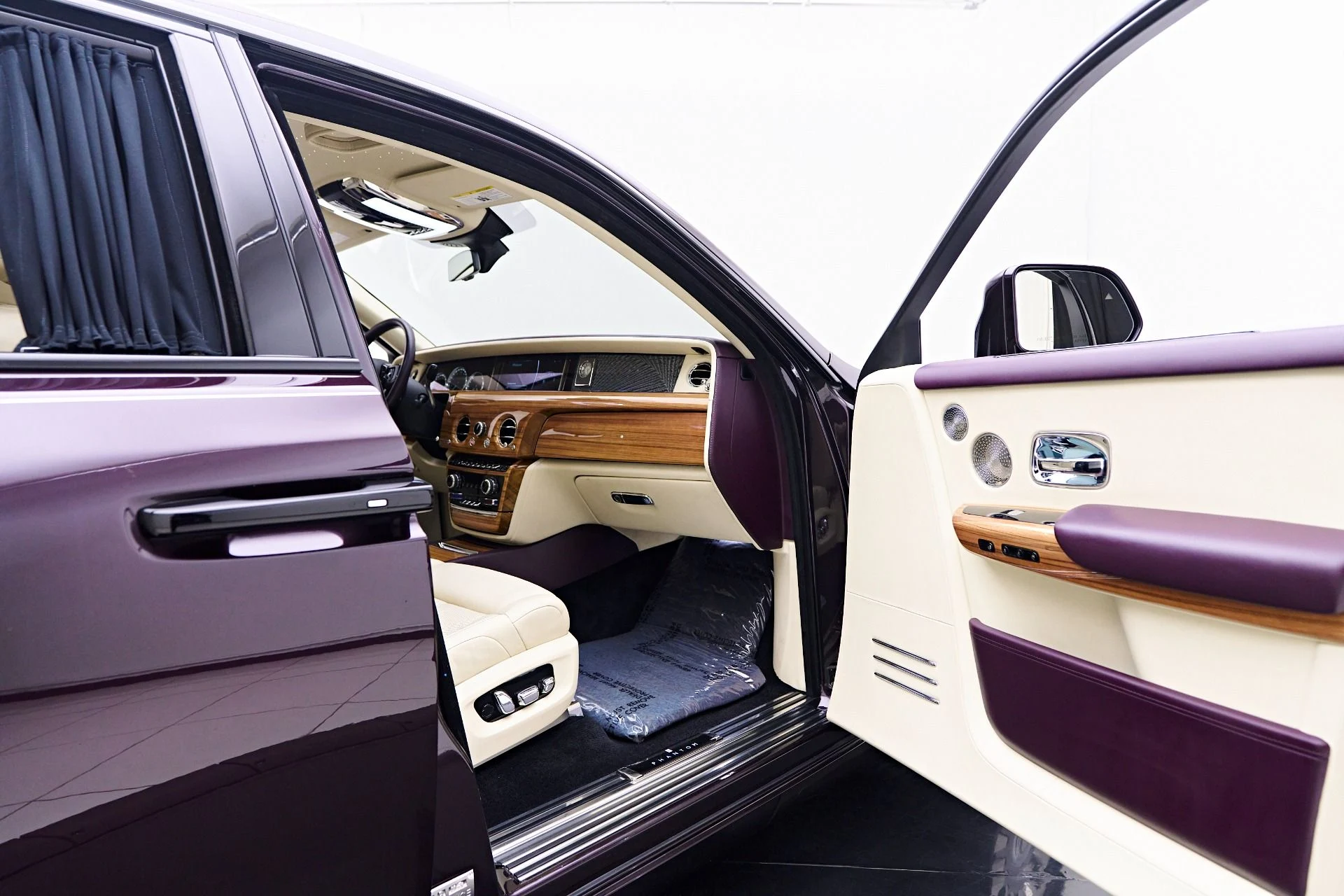 mph024_2807283403_Used_2019_Rolls_Royce_Phantom_Base_1747772635_5a25f0d83c