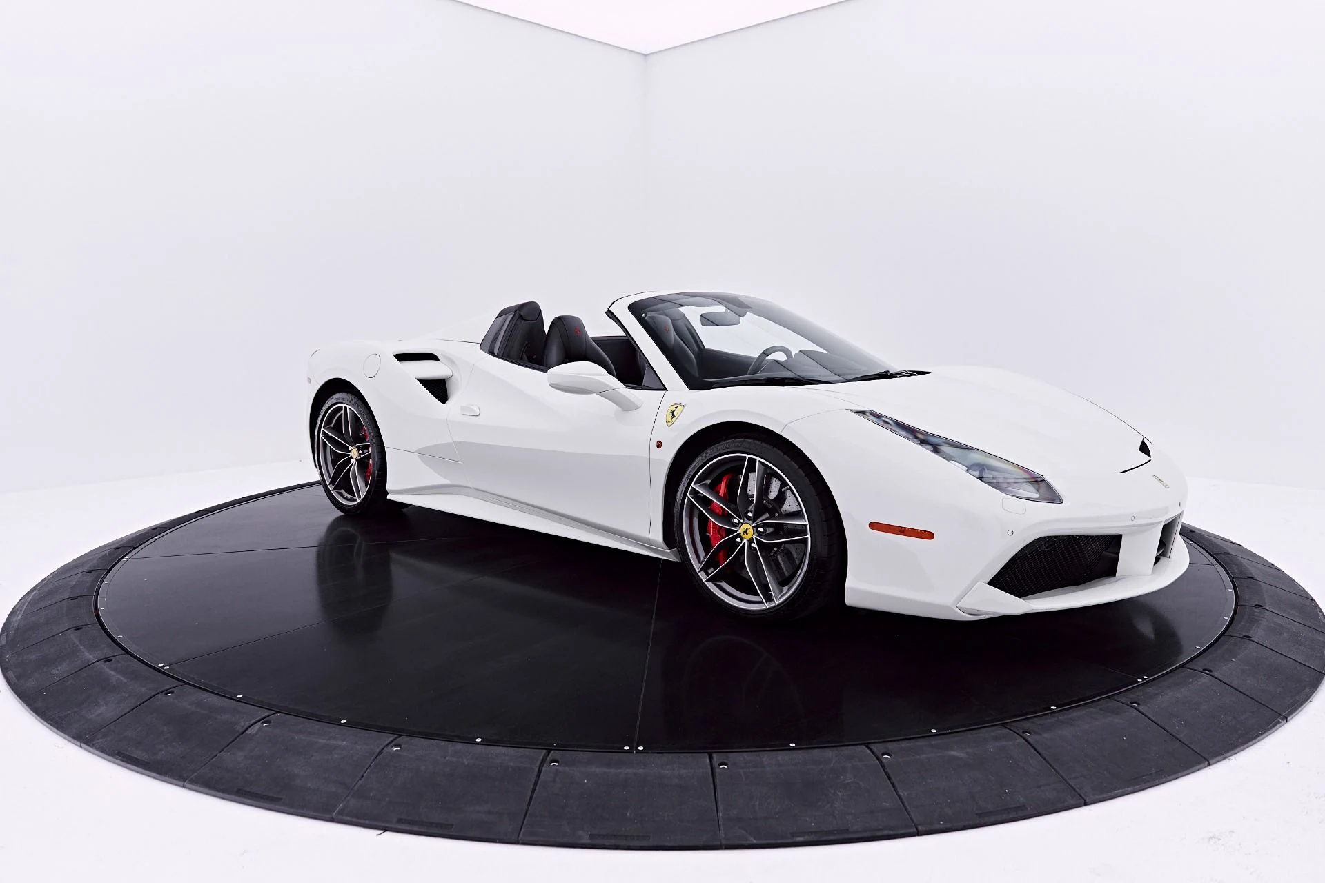 mph024_2811862651_Used_2019_Ferrari_488_Spider_Base_1782196624_34ff34bf6e