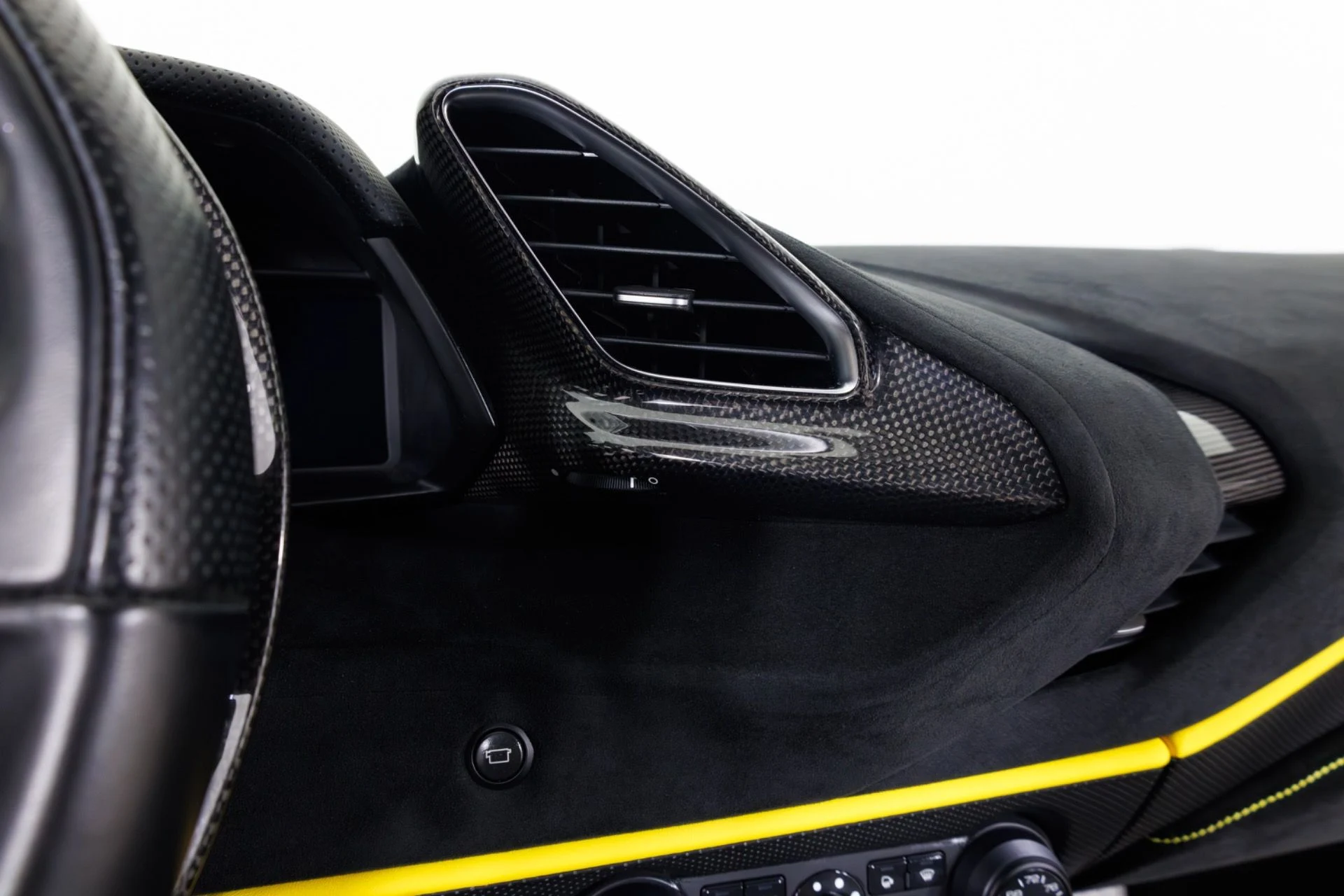 mph024_2813995814_Used_2020_Ferrari_488_Pista_1773687206_c0258ce0cb