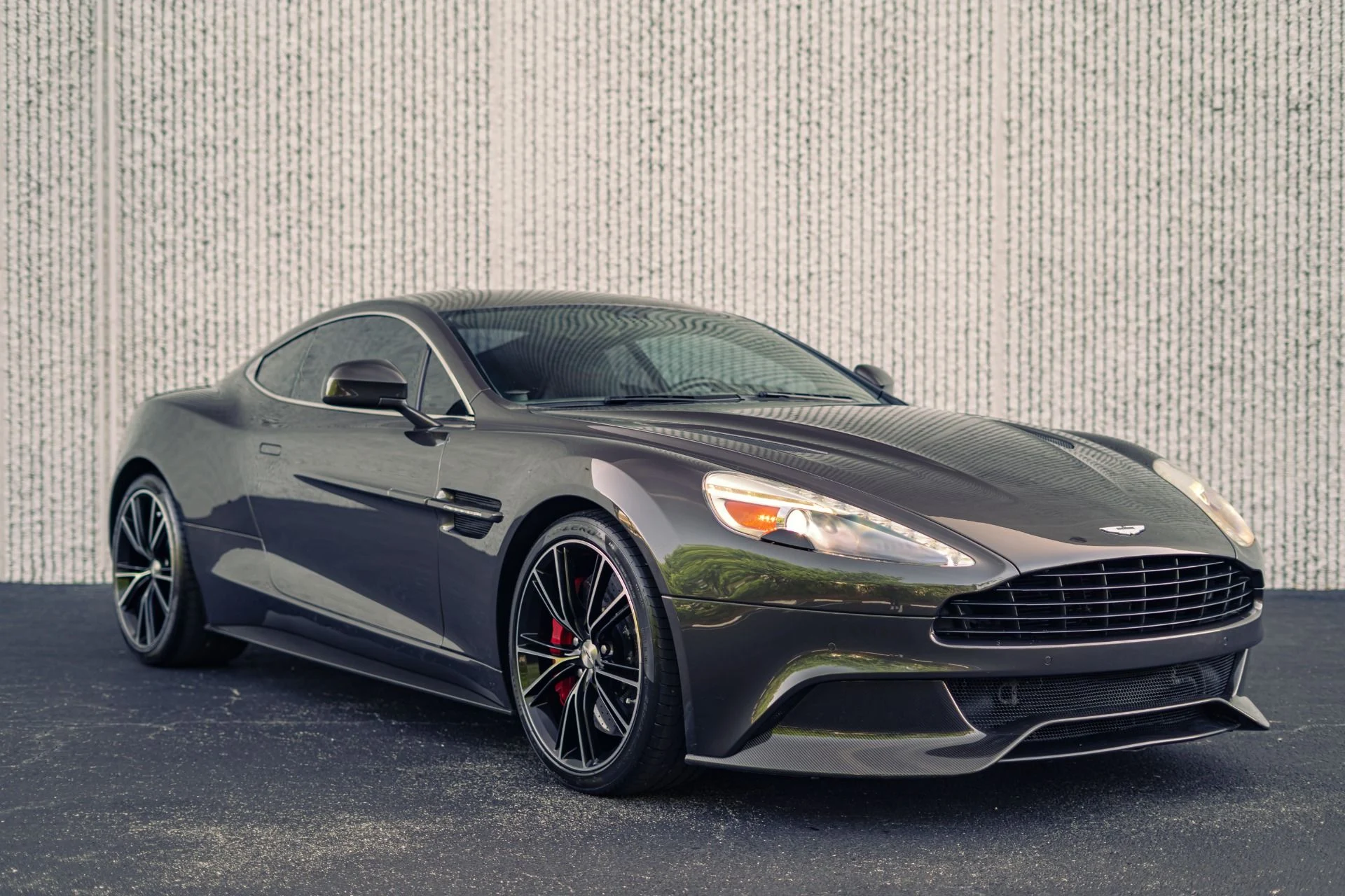 mph024_2815948896_Used_2014_Aston_Martin_Vanquish_Carbon_Exterior_Package_1783984882_3c2558fb05