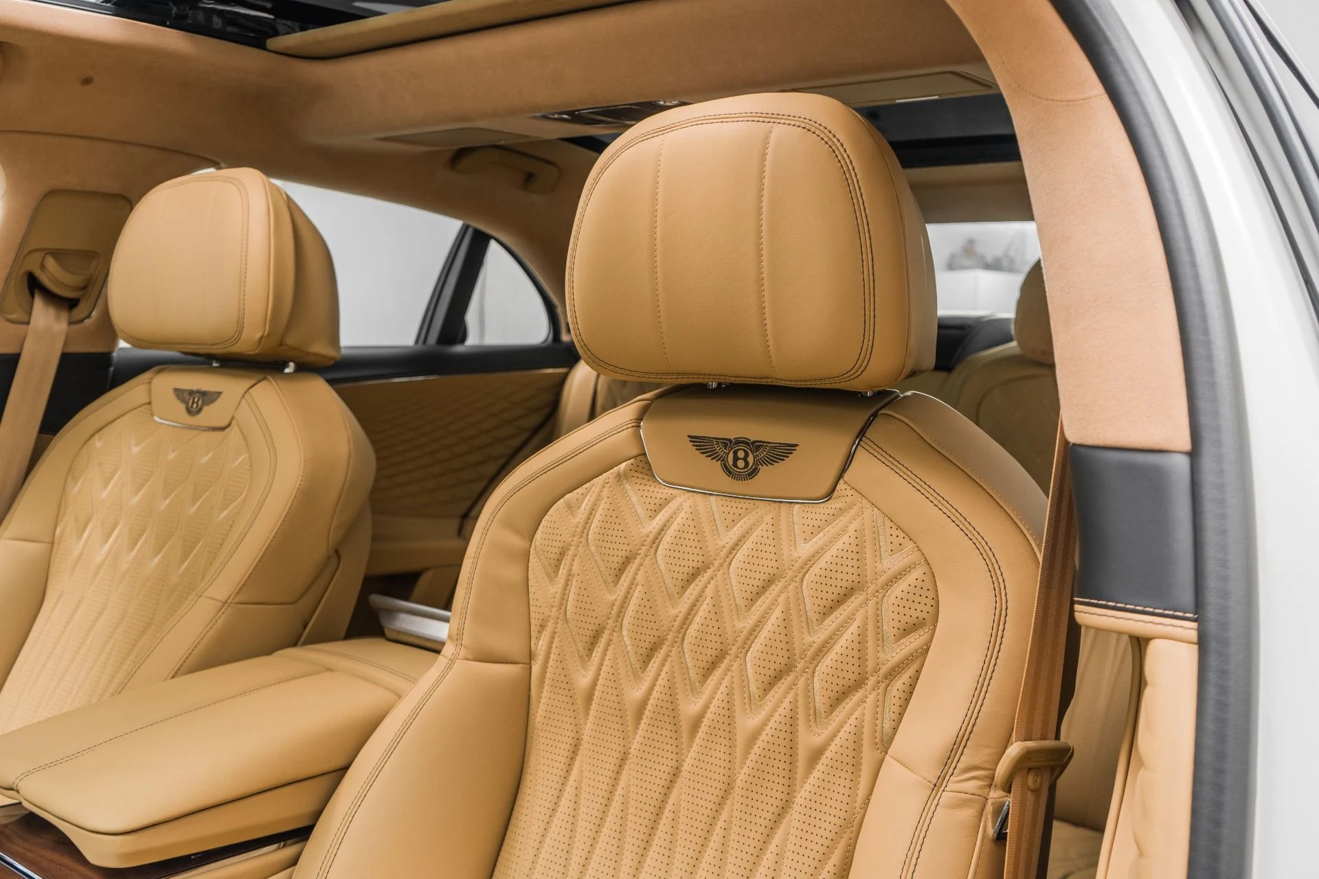 mph024_2822741713_Used_2026_Bentley_Flying_Spur_Azure_1772059089_5dc762b9ad