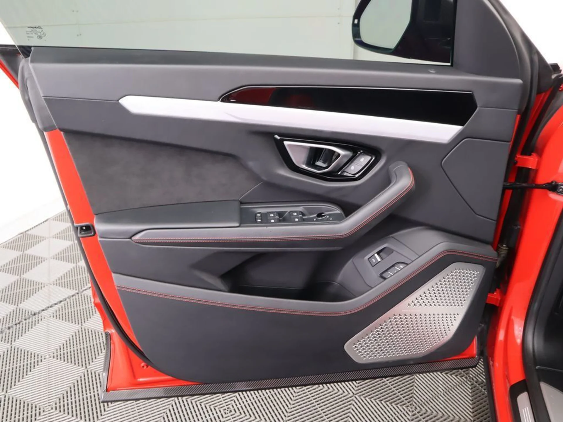 mph024_2835751602_used_2021_lamborghini_urus_awd_8868_22861211_25_1024_61a561fa96