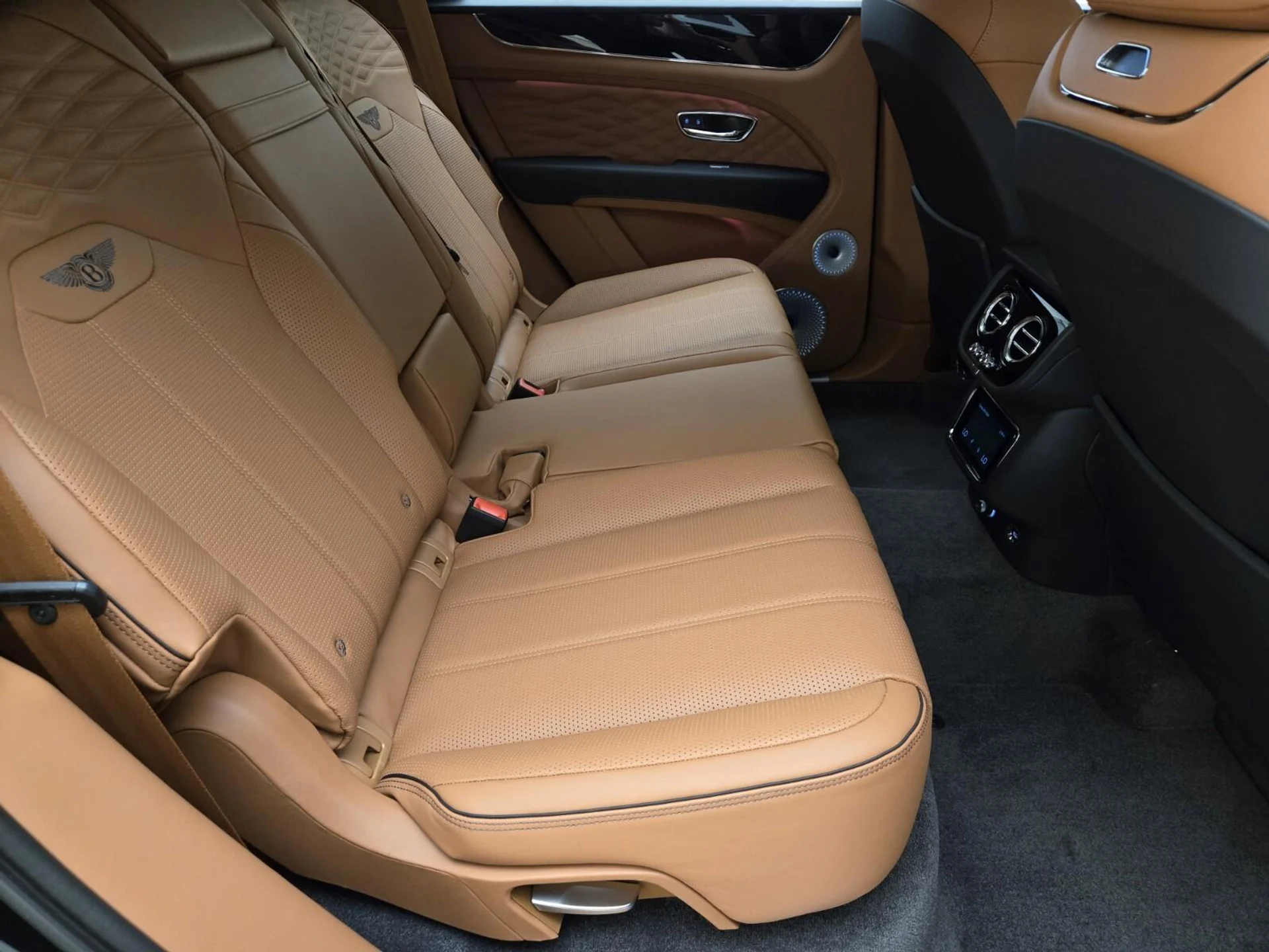 mph024_2836727098_Used_2024_Bentley_Bentayga_V8_1743763212_4a2bfed3b7