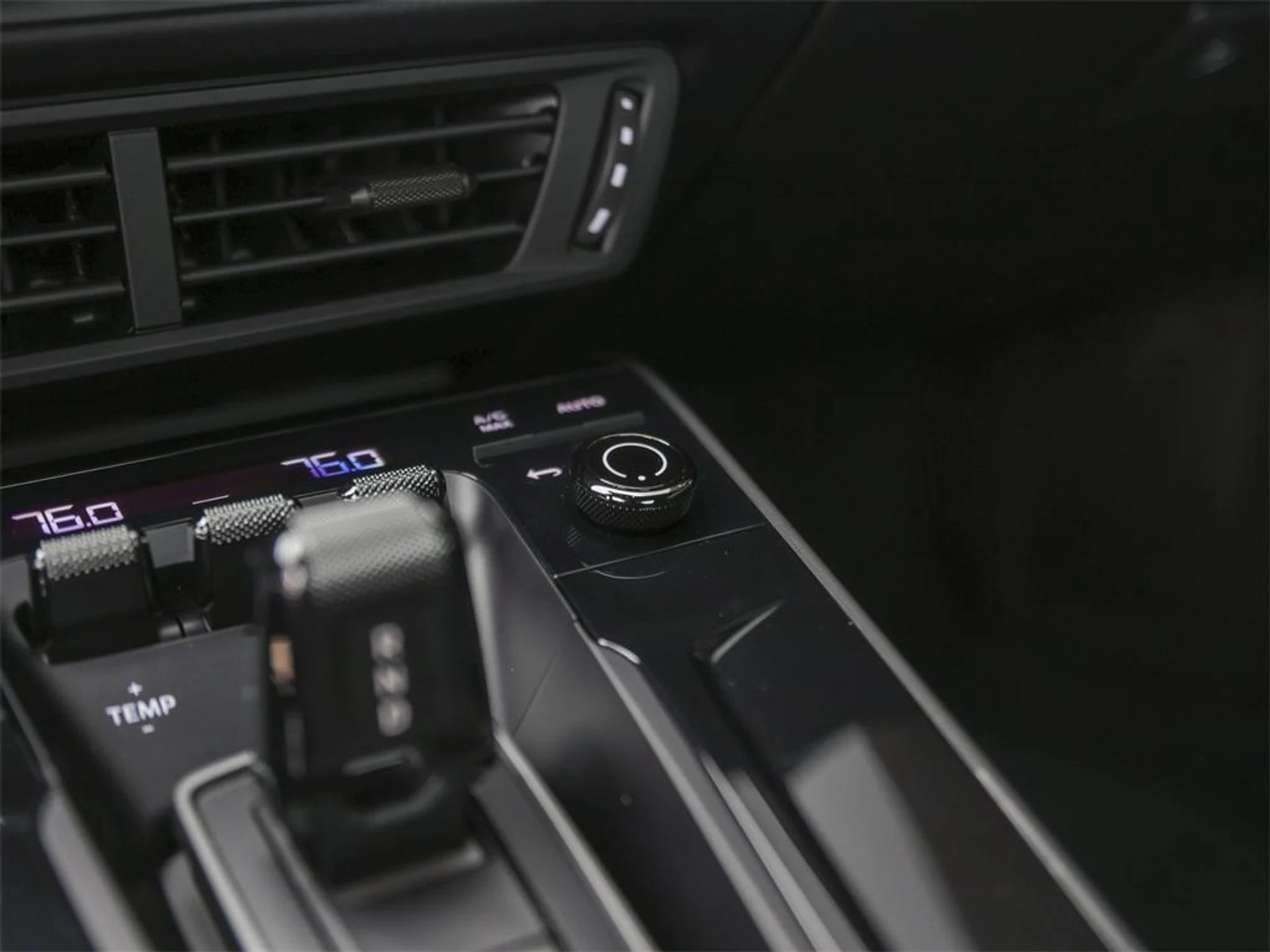 mph024_2838767154_vgjc_Uf8oeqb_Tc9h585_Cj_AKI_8b_NY_aba591c0ba