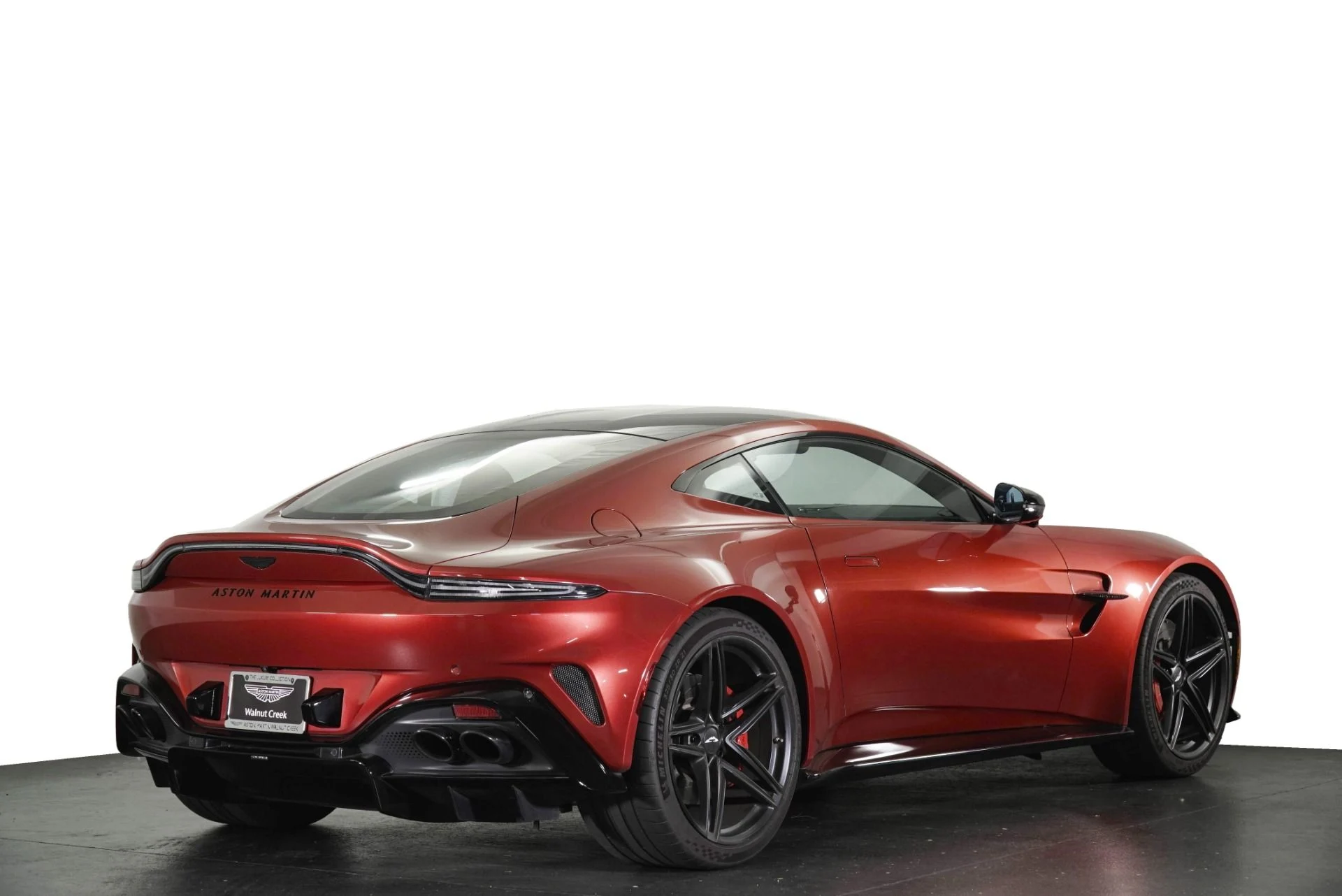mph024_2850669298_Used_2025_Aston_Martin_Vantage_Base_1787242081_780f19c72e