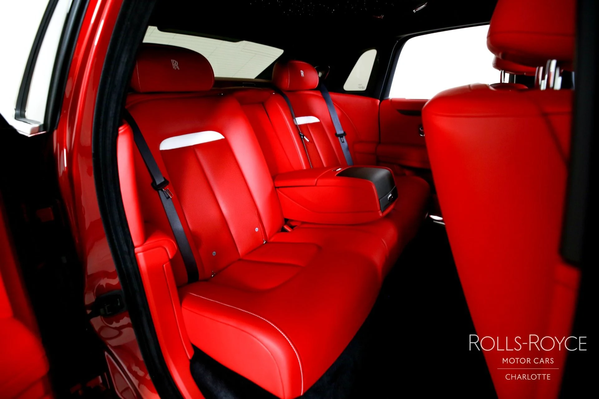 mph024_2862814302_Used_2024_Rolls_Royce_Ghost_1751554518_1b982f5818