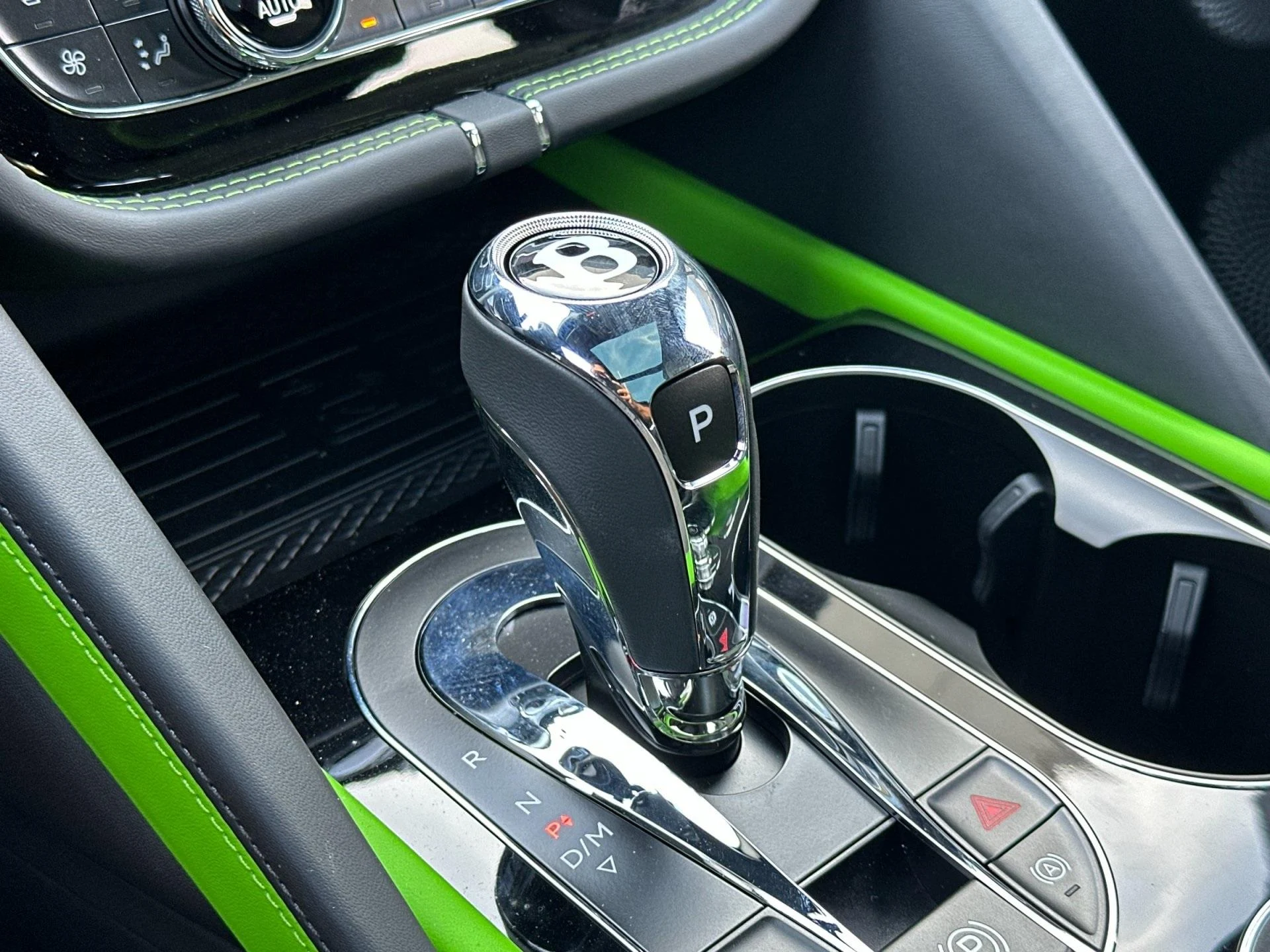 mph024_2872561243_New_2025_Bentley_Bentayga_V8_1760604181_f9b963075a