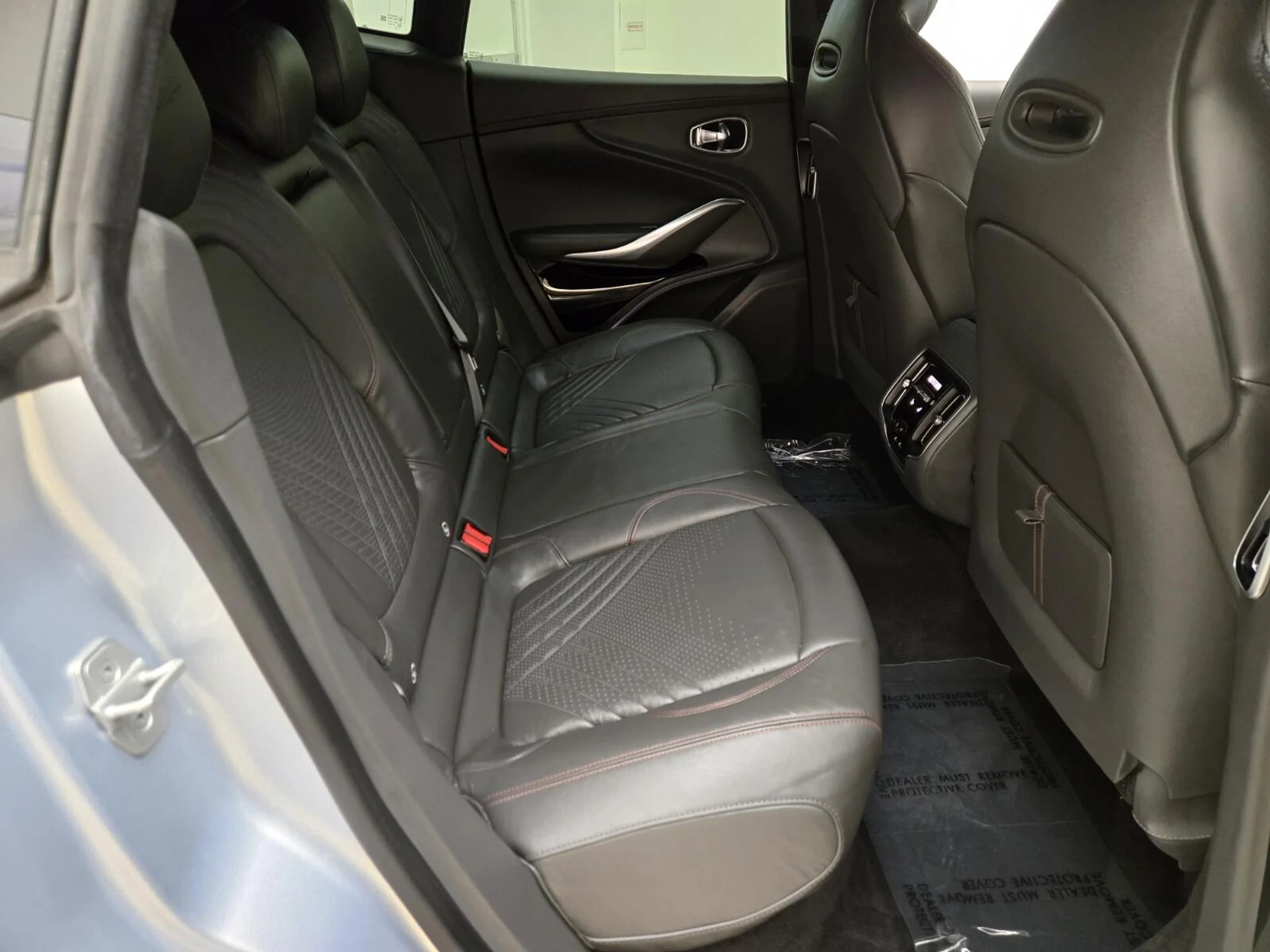 mph024_2877736678_Used_2024_Aston_Martin_DBX_1777355471_55535b08d4