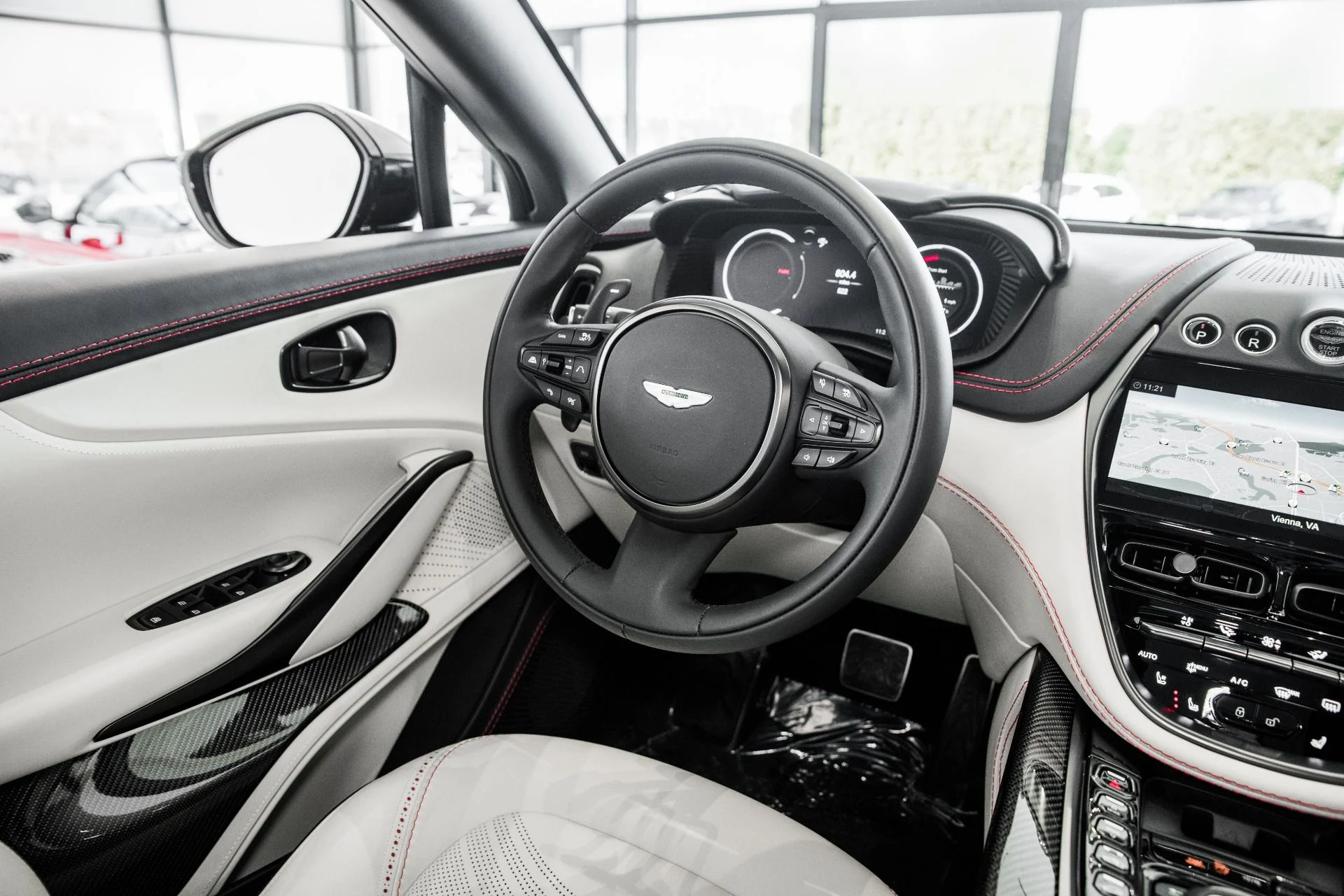 mph024_2878164478_Used_2022_Aston_Martin_DBX_550_1675796960_6201fddba8