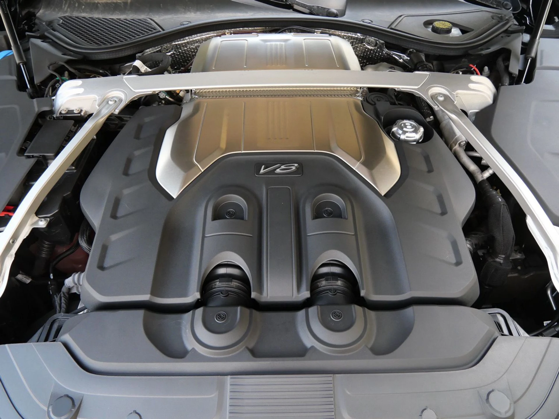 mph024_2890545331_a0078125dce7a57db23057e28d9a7f40x_522cc77834