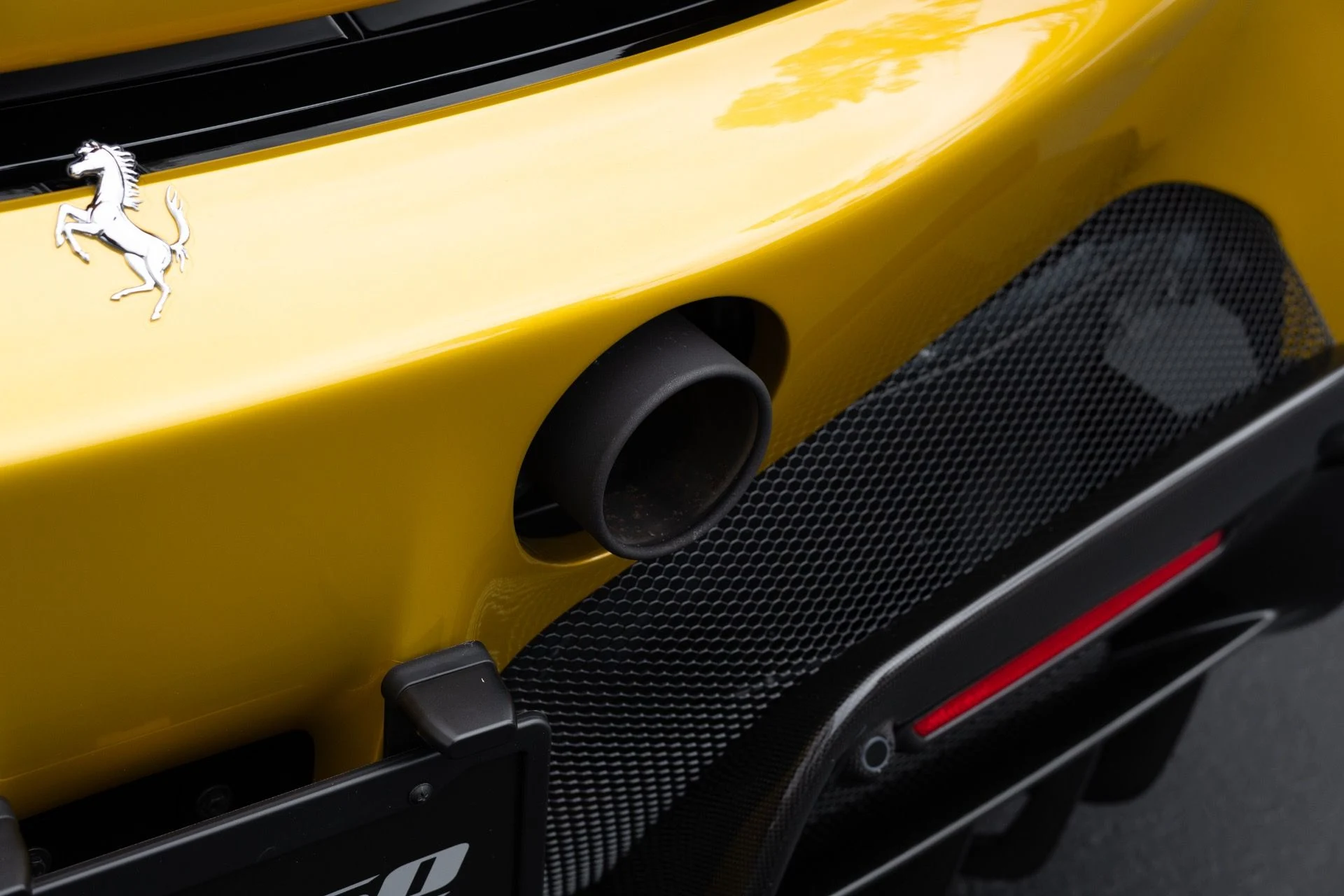 mph024_2893102524_Used_2022_Ferrari_SF_90_Spider_1775626389_f0832a483d