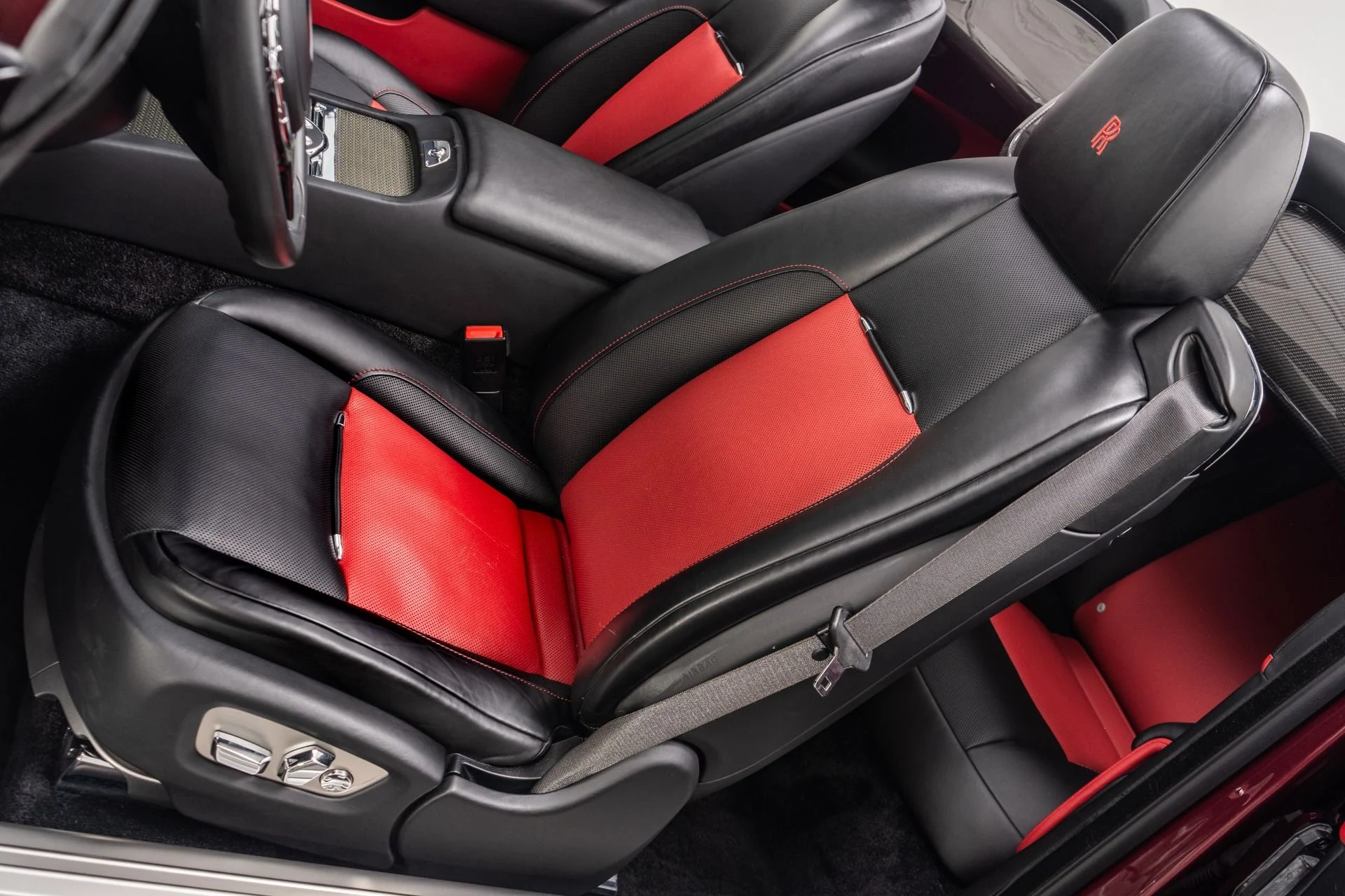 mph024_2898703763_Used_2019_Rolls_Royce_Dawn_Black_Badge_1773693933_66fbca019e