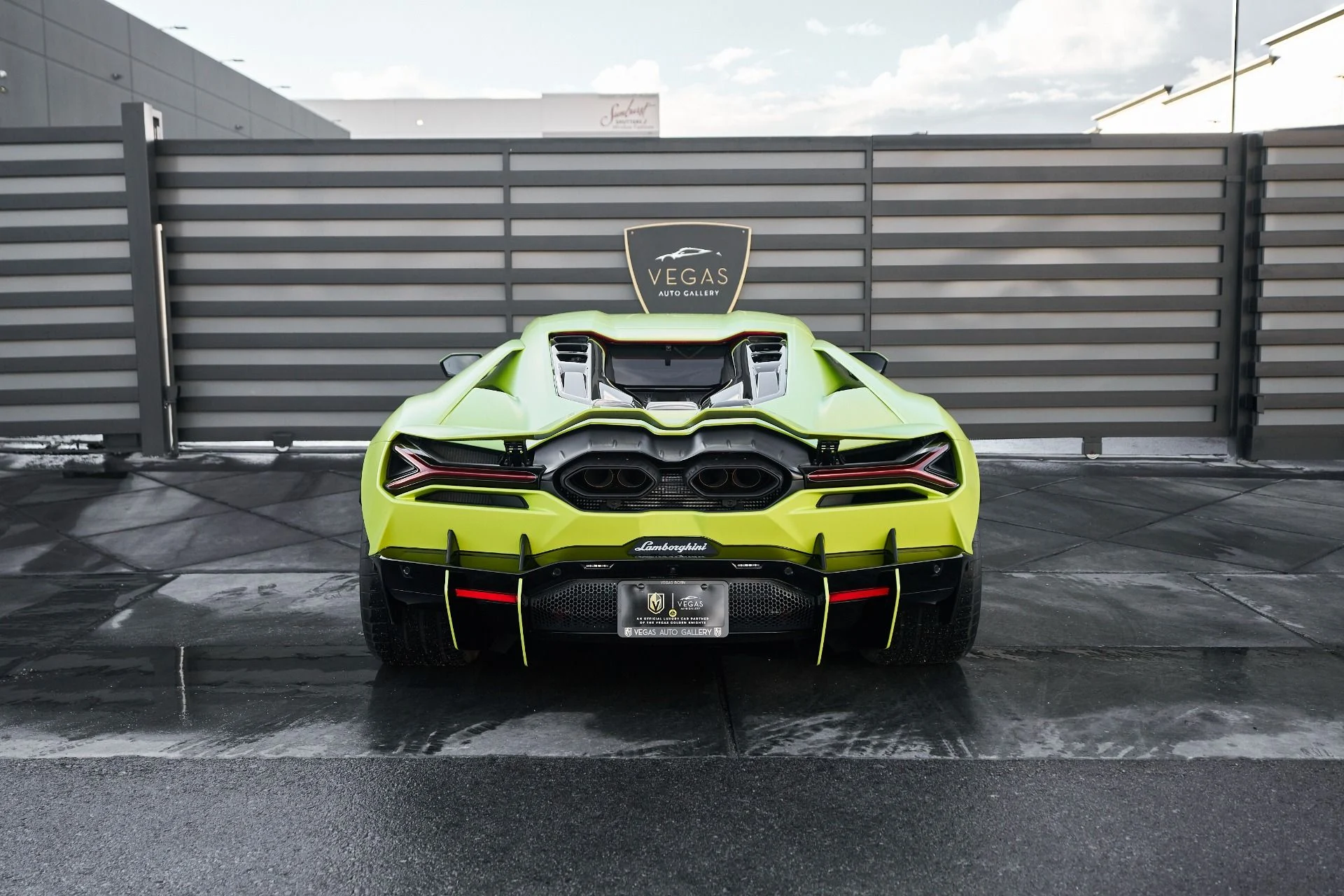 mph024_289946585_Used_2024_Lamborghini_Revuelto_1763604714_e52b4a90a1