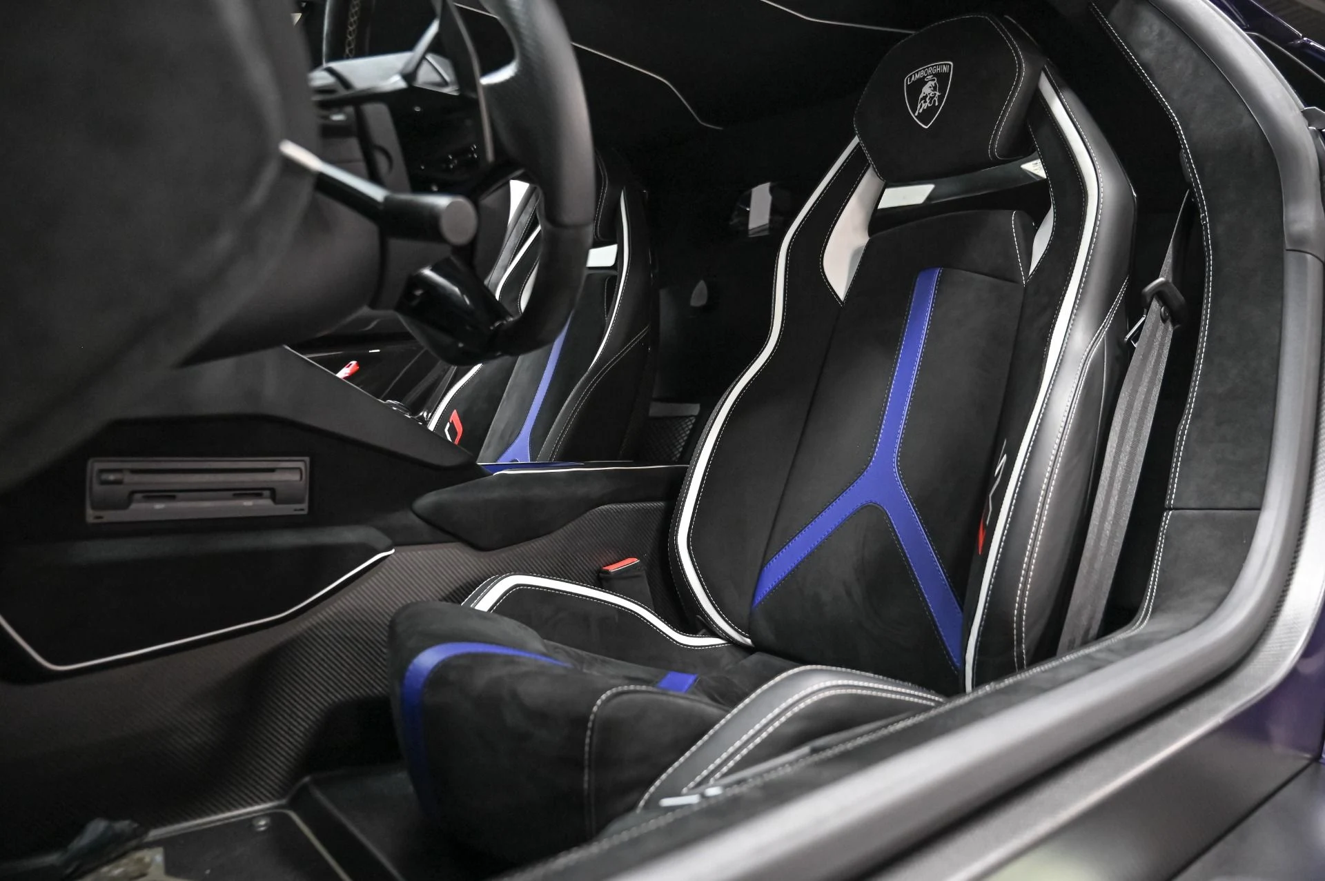 mph024_2900890813_Used_2019_Lamborghini_Aventador_SVJ_1760550459_327fad28da