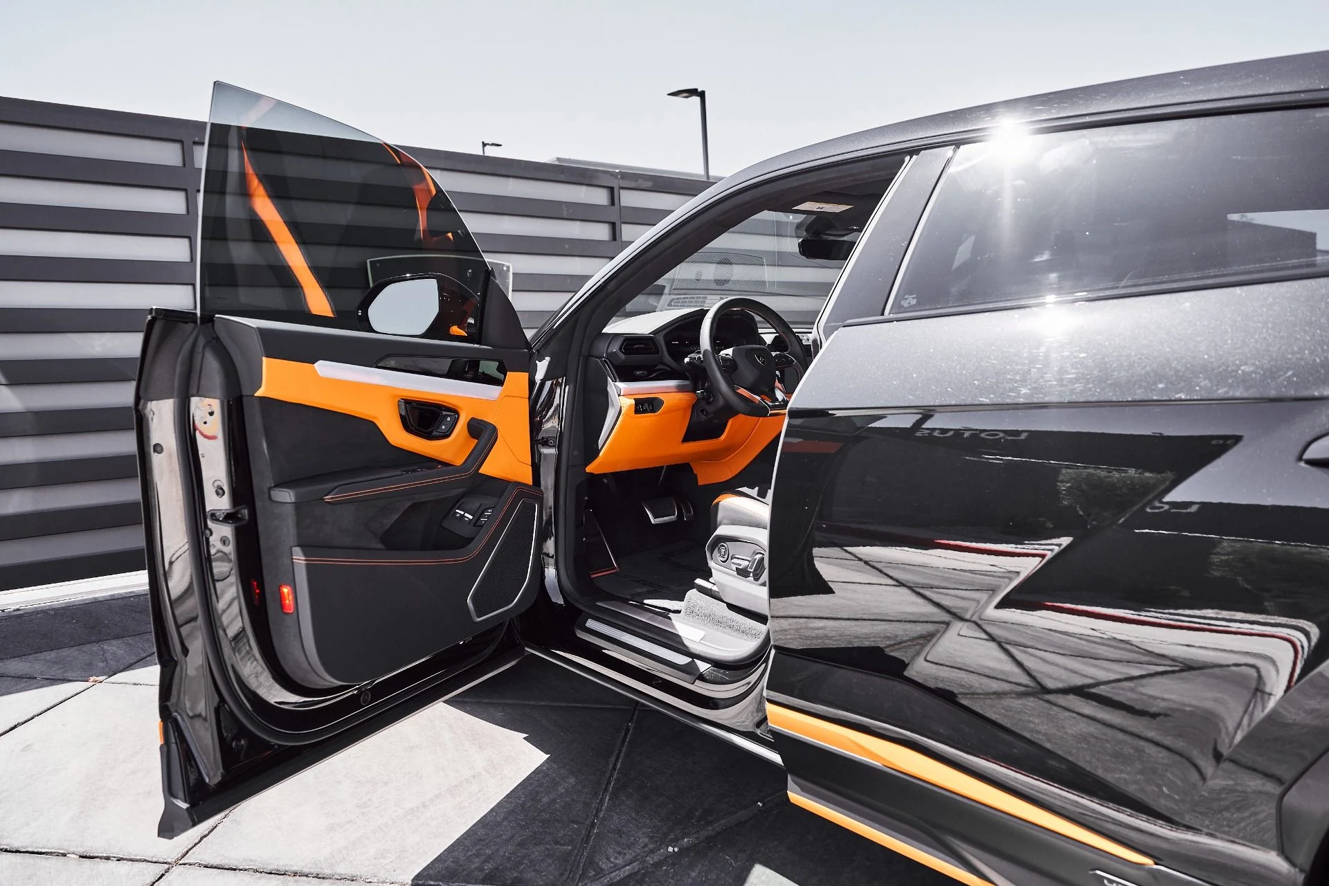 mph024_2908845046_Used_2025_Lamborghini_Urus_SE_1779991999_56366f75ae