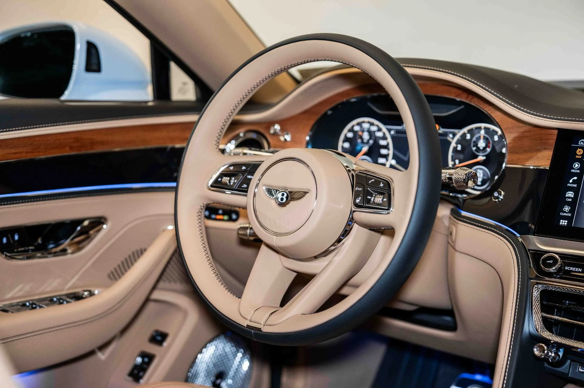 mph024_2910388676_Used_2024_Bentley_Flying_Spur_Edition_8_1717257938_df1c5ce332