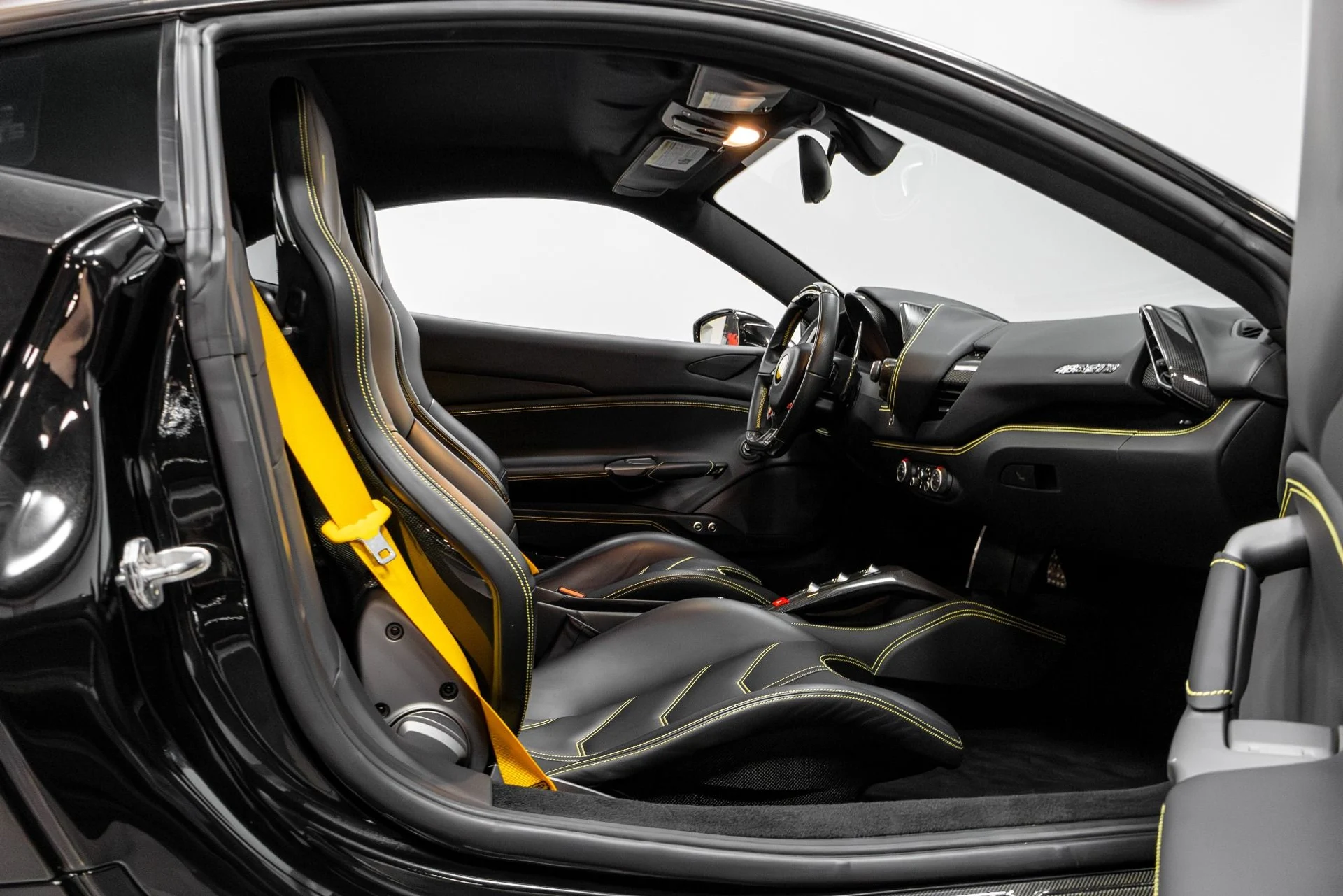 mph024_2911204381_Used_2018_Ferrari_488_GTB_Base_1771040686_0c785ebe79