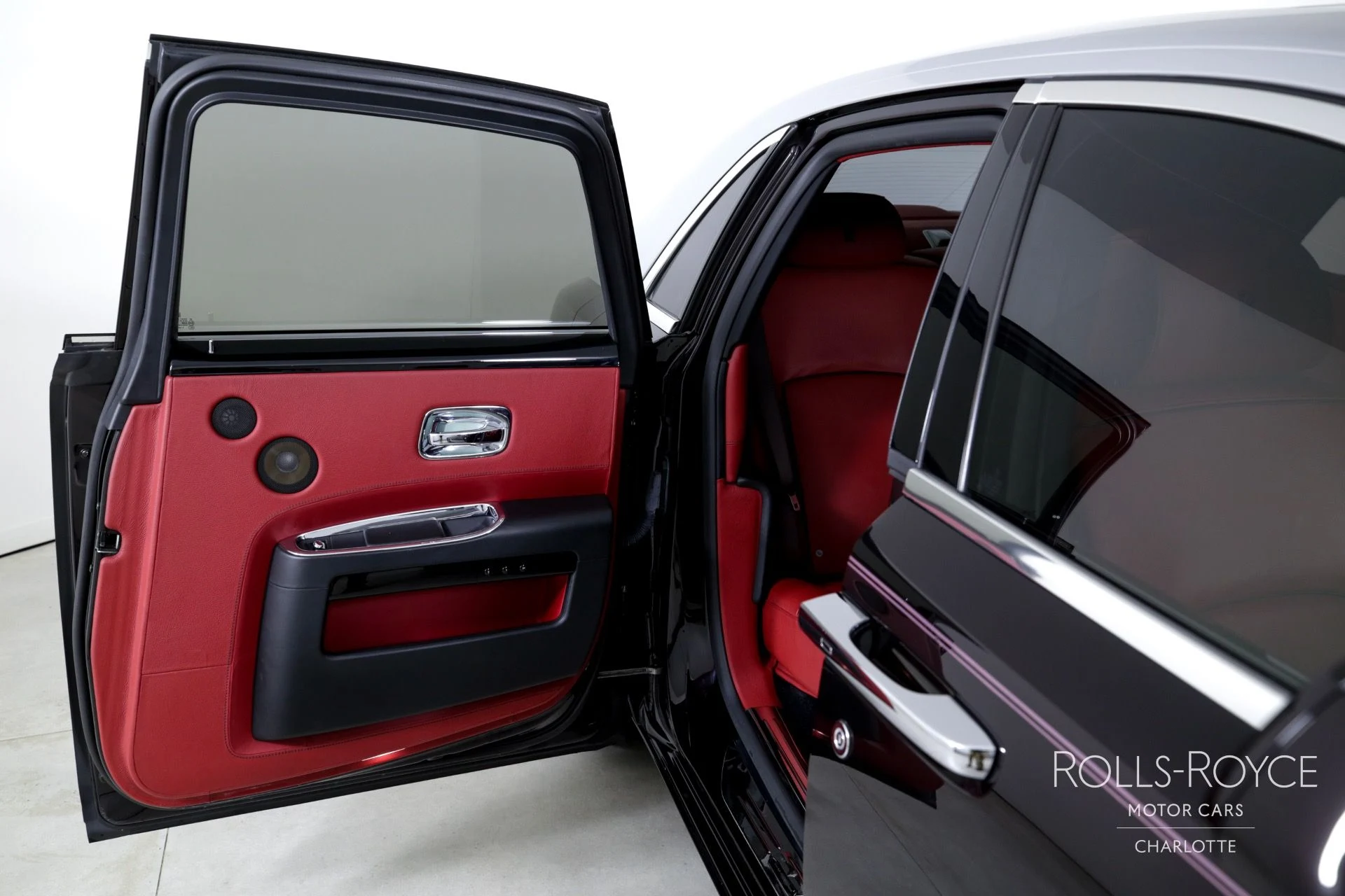 mph024_291291174_Used_2014_Rolls_Royce_Ghost_1747161700_32b7896de2